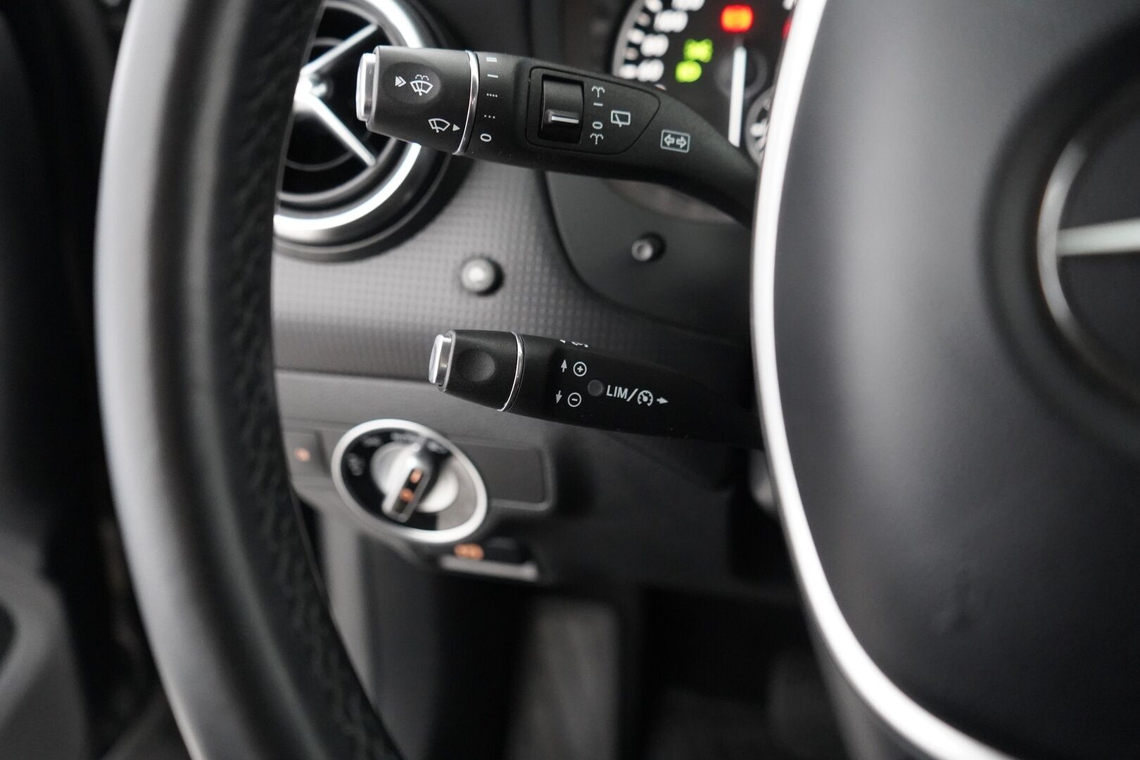Mercedes-Benz A 2015 180 BE A Summer Edition - Kamera | Moottorinlämmitin | Osanahat ja sporttipenkit | Suomi auto | Kahdet renkaat aluvantein | Säntilliset huollot 