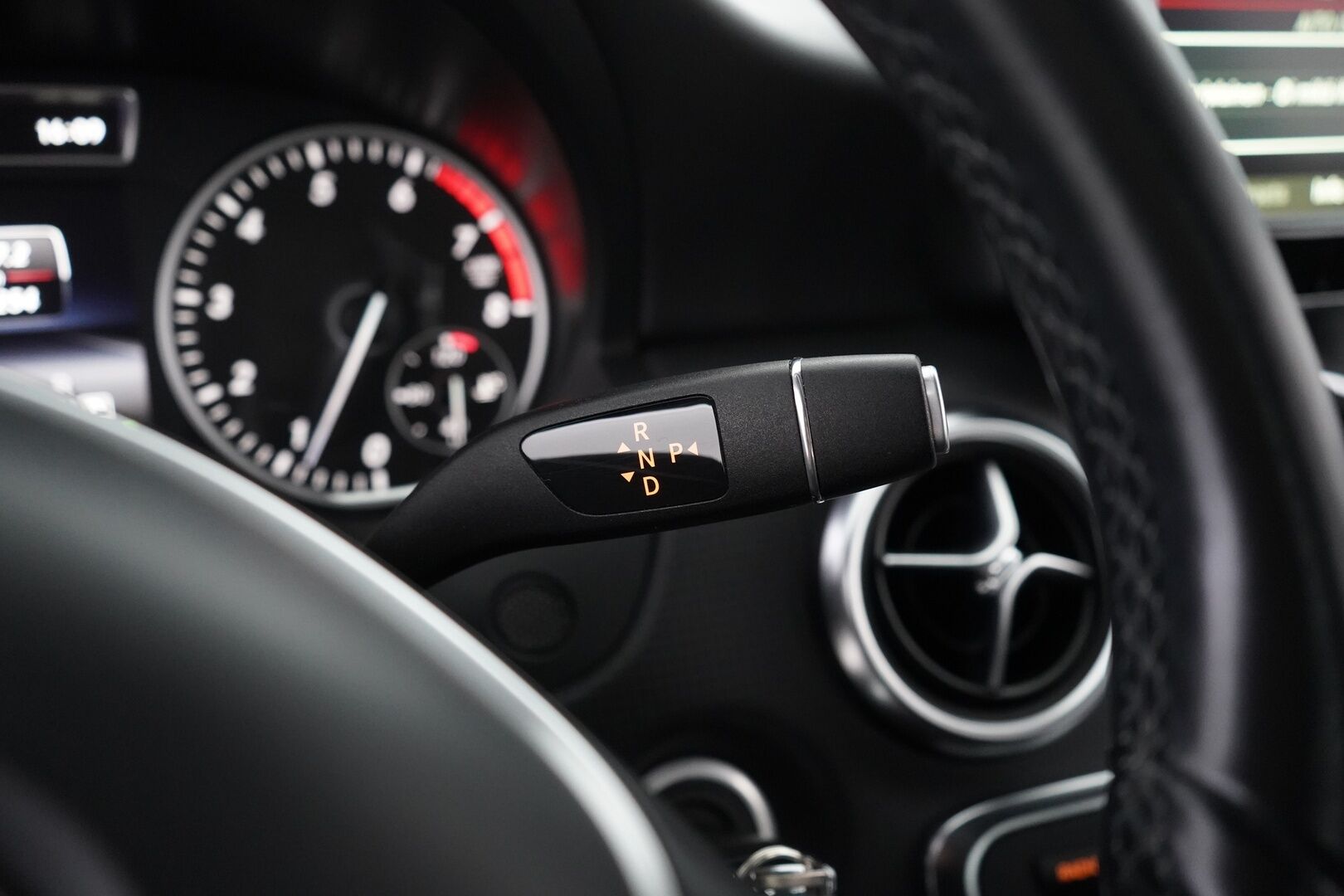 Mercedes-Benz A 2015 180 BE A Summer Edition - Kamera | Moottorinlämmitin | Osanahat ja sporttipenkit | Suomi auto | Kahdet renkaat aluvantein | Säntilliset huollot 