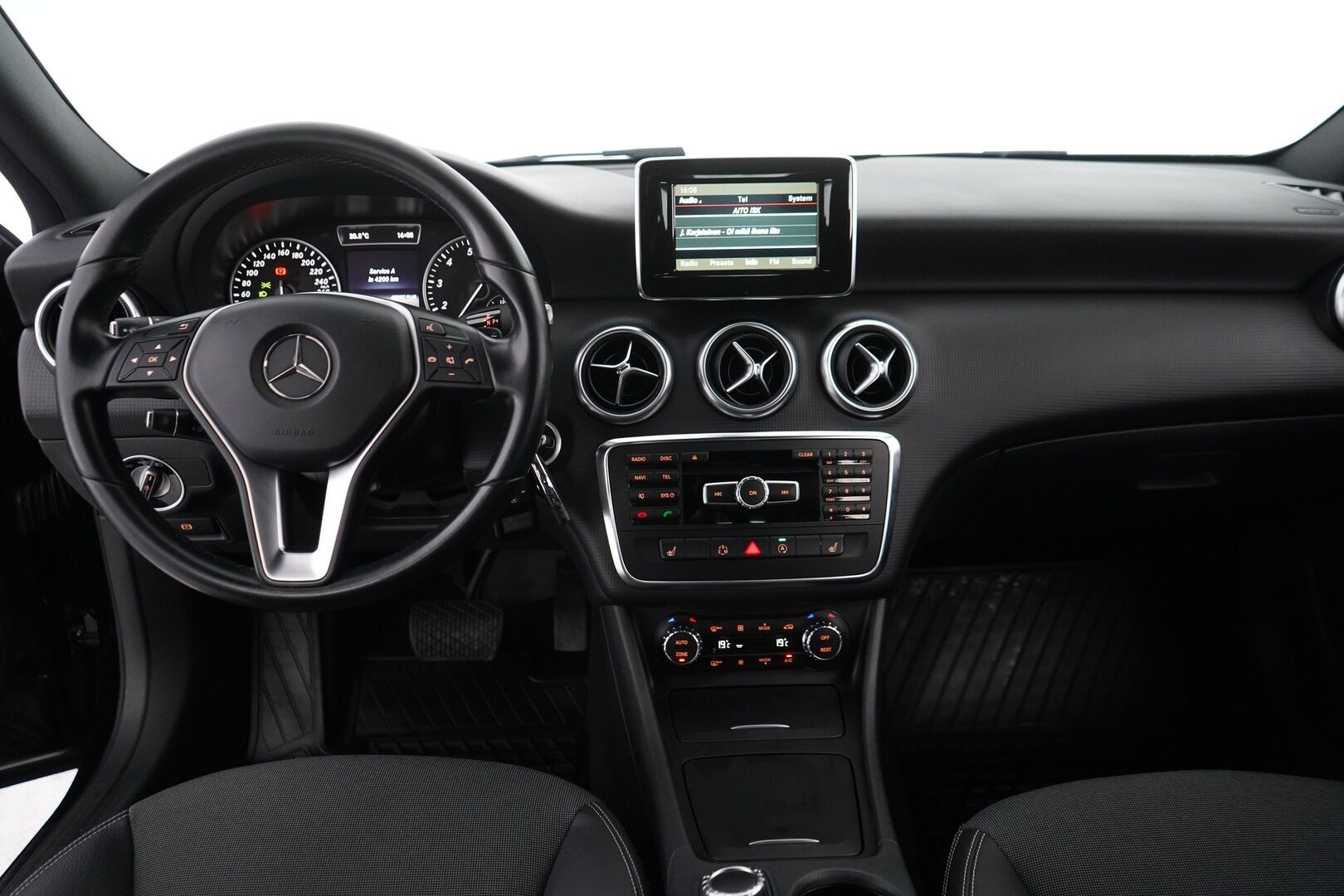 Mercedes-Benz A 2015 180 BE A Summer Edition - Kamera | Moottorinlämmitin | Osanahat ja sporttipenkit | Suomi auto | Kahdet renkaat aluvantein | Säntilliset huollot 
