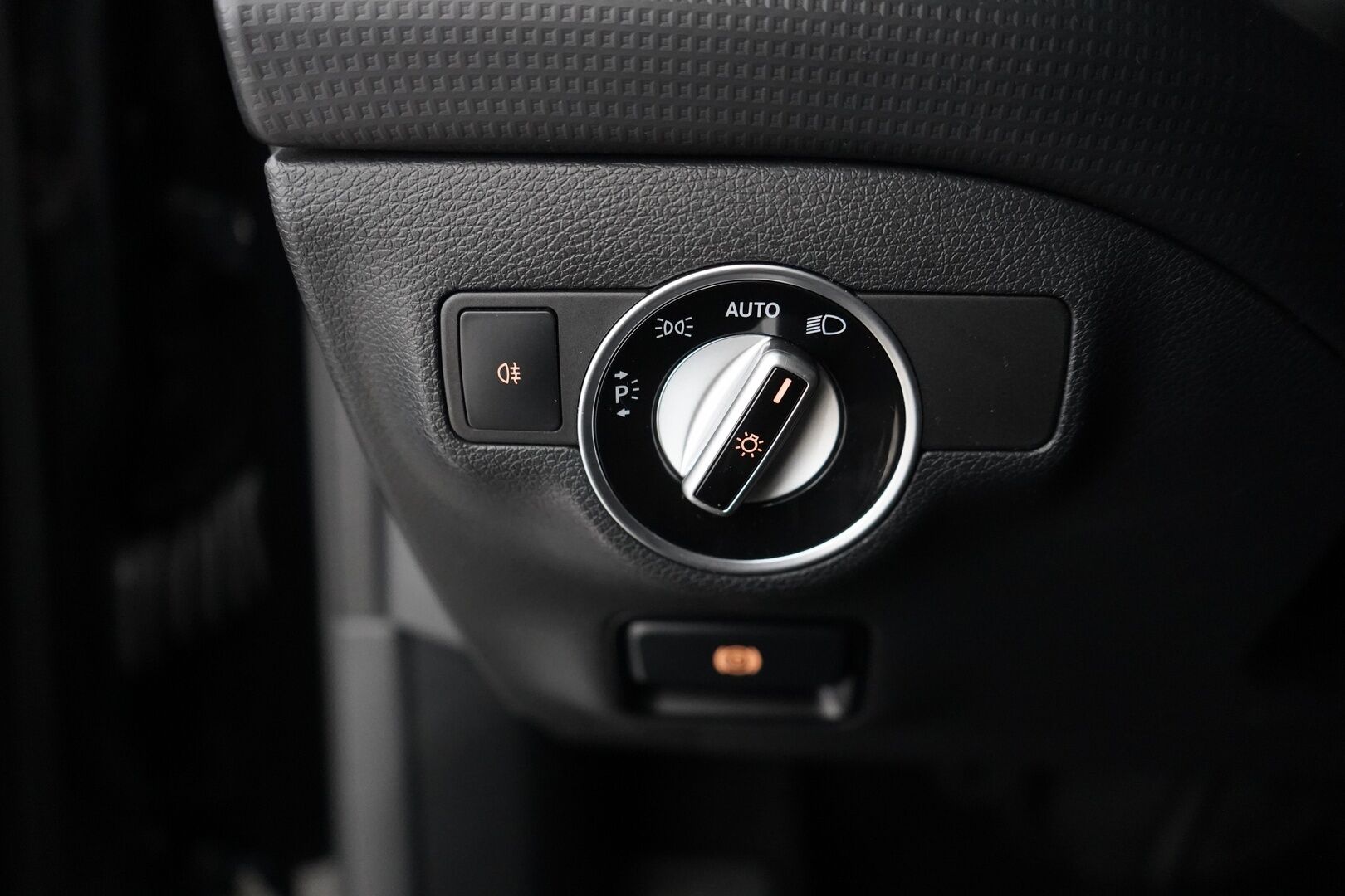 Mercedes-Benz A 2015 180 BE A Summer Edition - Kamera | Moottorinlämmitin | Osanahat ja sporttipenkit | Suomi auto | Kahdet renkaat aluvantein | Säntilliset huollot 