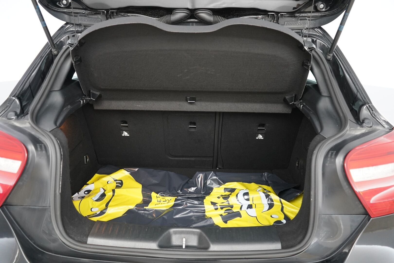 Mercedes-Benz A 2015 180 BE A Summer Edition - Kamera | Moottorinlämmitin | Osanahat ja sporttipenkit | Suomi auto | Kahdet renkaat aluvantein | Säntilliset huollot 