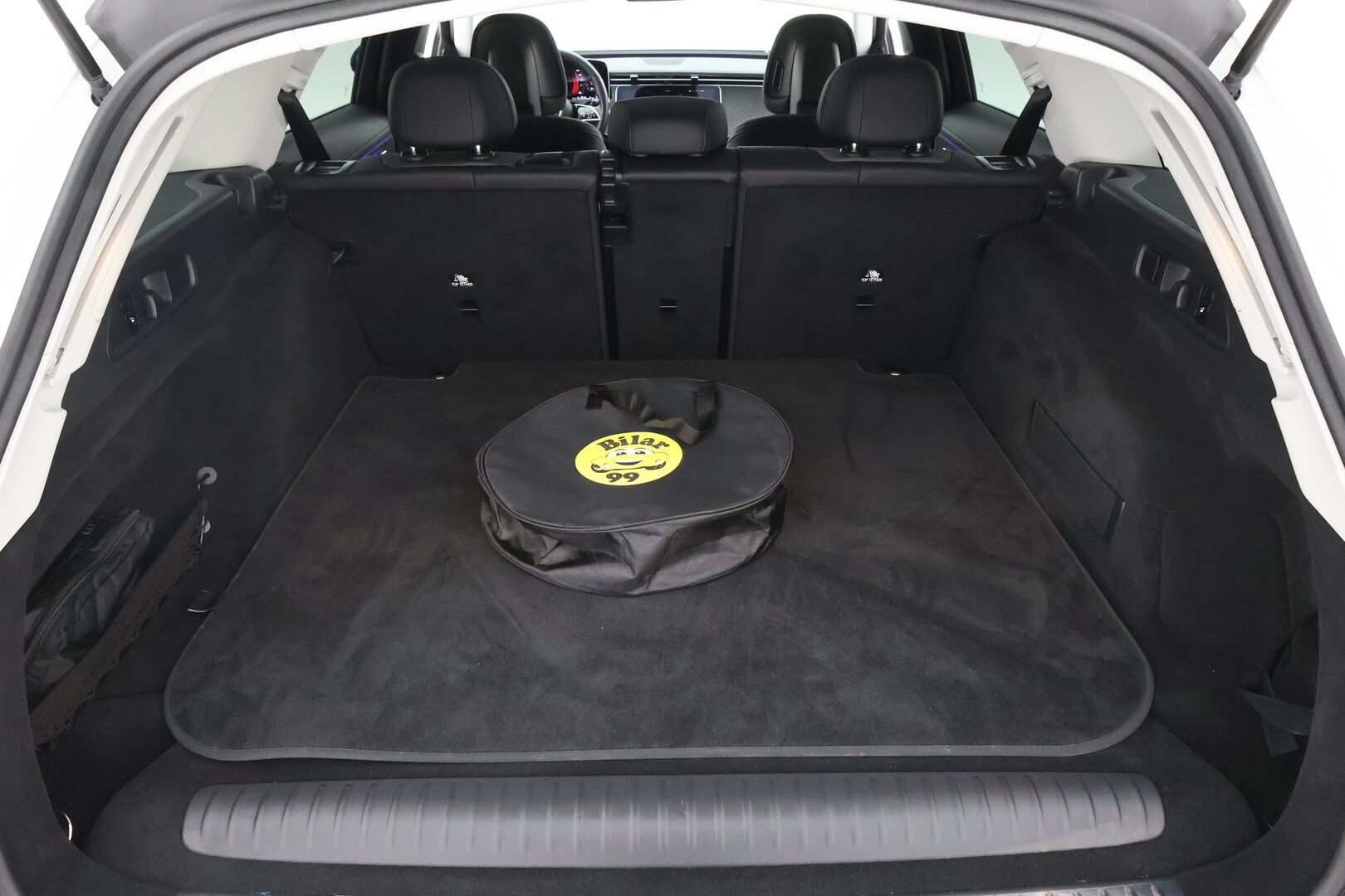 MERCEDES-BENZ E 2024 300 e T A Avantgarde - 2,99 % KORKOTARJOUS TÄHÄN AUTOON - Isolla akulla WLTP kantama jopa 103km! / Adapt. Vakkari / Koukku / P-kamera / LED High Perf. / KeylessGo / Lane Assist / 
