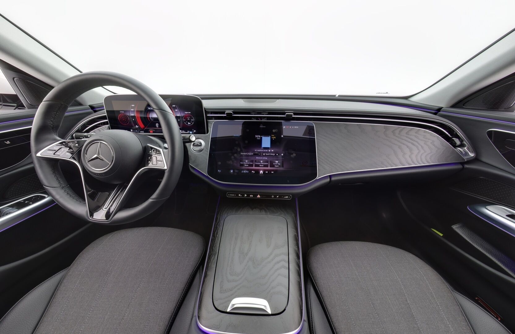 MERCEDES-BENZ E 2024 300 e T A Avantgarde - 2,99 % KORKOTARJOUS TÄHÄN AUTOON - Isolla akulla WLTP kantama jopa 103km! / Adapt. Vakkari / Koukku / P-kamera / LED High Perf. / KeylessGo / Lane Assist / 