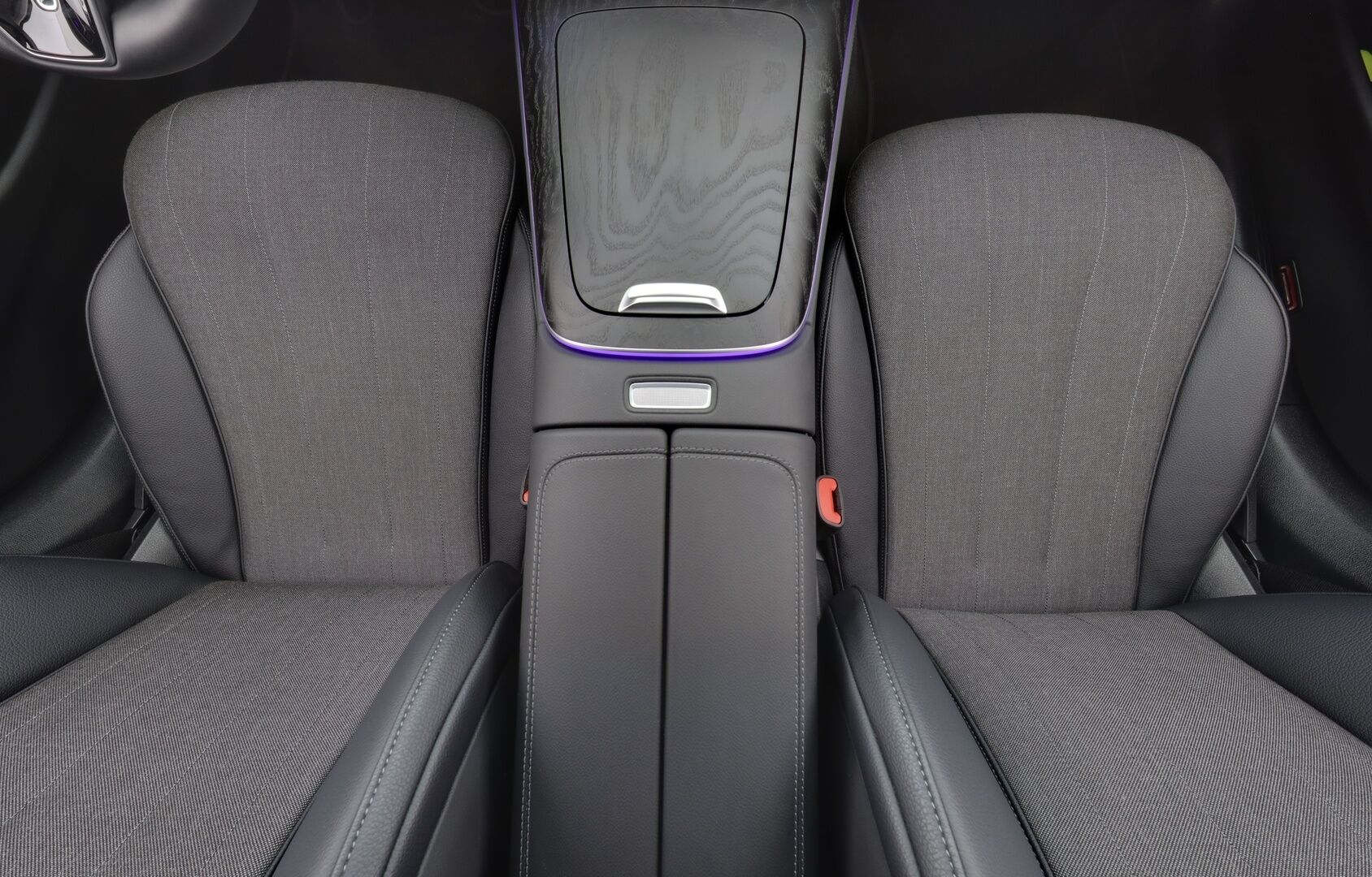 MERCEDES-BENZ E 2024 300 e T A Avantgarde - 2,99 % KORKOTARJOUS TÄHÄN AUTOON - Isolla akulla WLTP kantama jopa 103km! / Adapt. Vakkari / Koukku / P-kamera / LED High Perf. / KeylessGo / Lane Assist / 