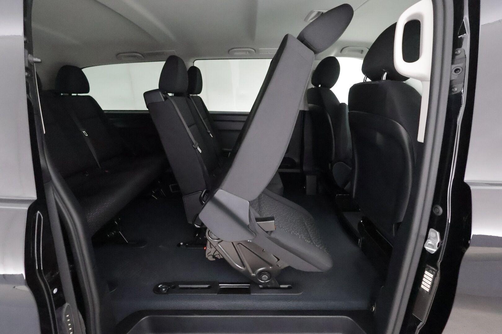 MERCEDES-BENZ VITO 2024 eVito Tourer 129 - 2,99 % KORKOTARJOUS TÄHÄN AUTOON - Facelift / ALV / 8 Paikkainen / Distronic / 360 Kamera / Multibeam LED / Kaistavahti / Navi / Apple&Android / Ratinlämmitin*