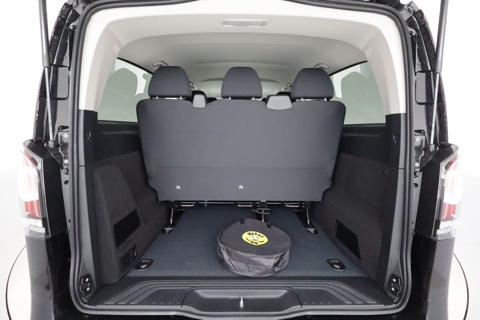 MERCEDES-BENZ VITO 2024 eVito Tourer 129 - 2,99 % KORKOTARJOUS TÄHÄN AUTOON - Facelift / ALV / 8 Paikkainen / Distronic / 360 Kamera / Multibeam LED / Kaistavahti / Navi / Apple&Android / Ratinlämmitin*