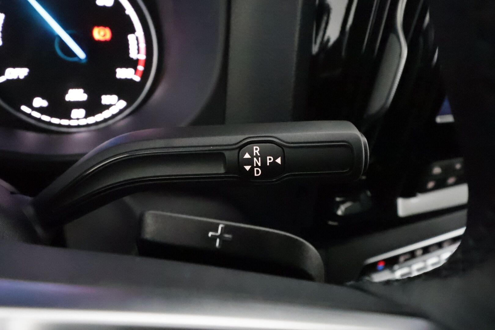 MERCEDES-BENZ VITO 2024 eVito Tourer 129 - 2,99 % KORKOTARJOUS TÄHÄN AUTOON - Facelift / ALV / 8 Paikkainen / Distronic / 360 Kamera / Multibeam LED / Kaistavahti / Navi / Apple&Android / Ratinlämmitin*