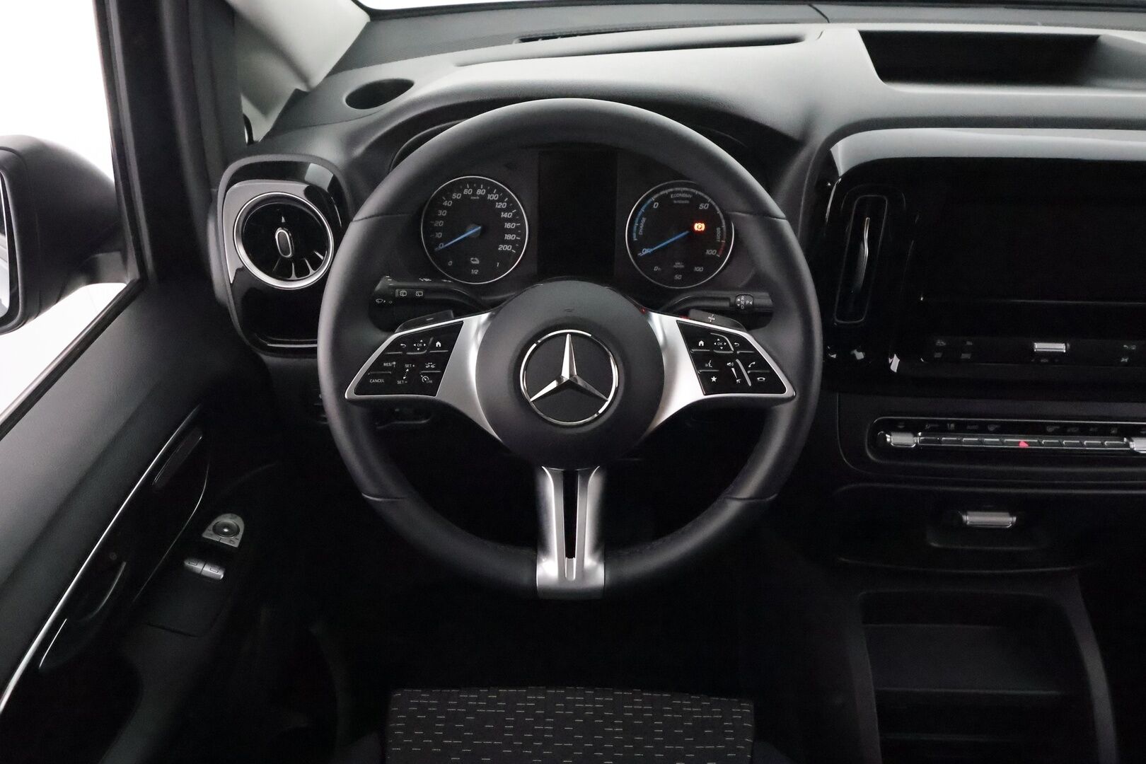 MERCEDES-BENZ VITO 2024 eVito Tourer 129 - 2,99 % KORKOTARJOUS TÄHÄN AUTOON - Facelift / ALV / 8 Paikkainen / Distronic / 360 Kamera / Multibeam LED / Kaistavahti / Navi / Apple&Android / Ratinlämmitin*