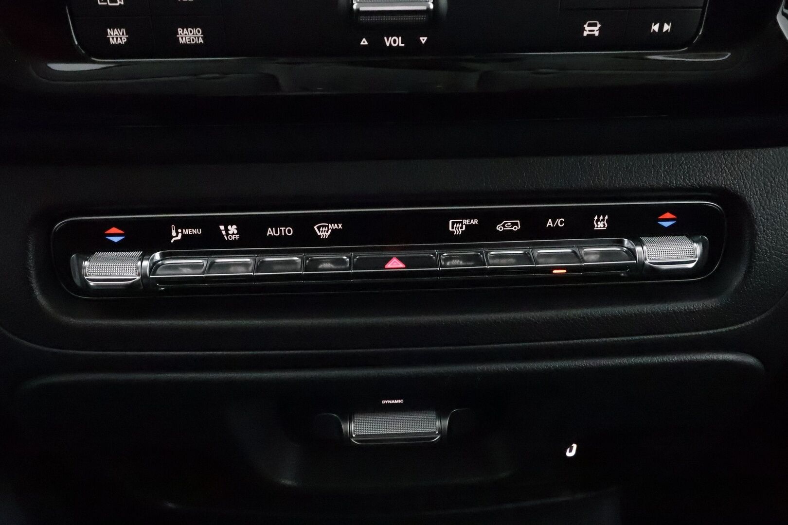 MERCEDES-BENZ VITO 2024 eVito Tourer 129 - 2,99 % KORKOTARJOUS TÄHÄN AUTOON - Facelift / ALV / 8 Paikkainen / Distronic / 360 Kamera / Multibeam LED / Kaistavahti / Navi / Apple&Android / Ratinlämmitin*