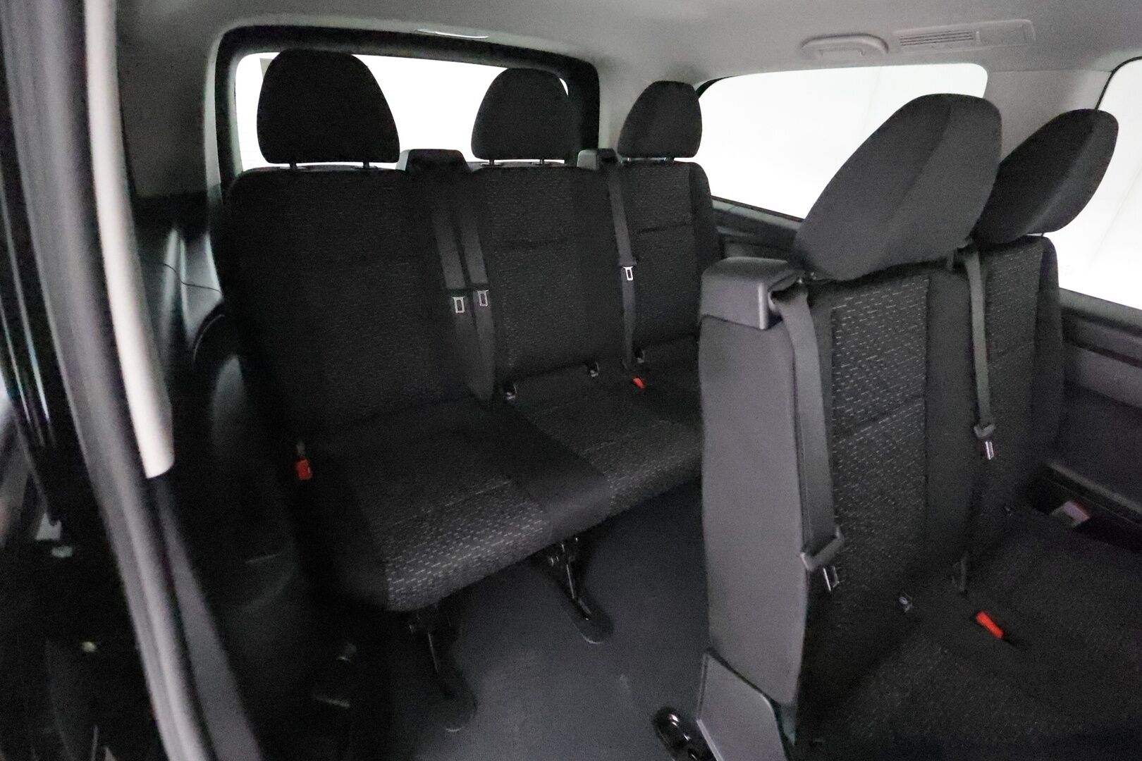 MERCEDES-BENZ VITO 2024 eVito Tourer 129 - 2,99 % KORKOTARJOUS TÄHÄN AUTOON - Facelift / ALV / 8 Paikkainen / Distronic / 360 Kamera / Multibeam LED / Kaistavahti / Navi / Apple&Android / Ratinlämmitin*