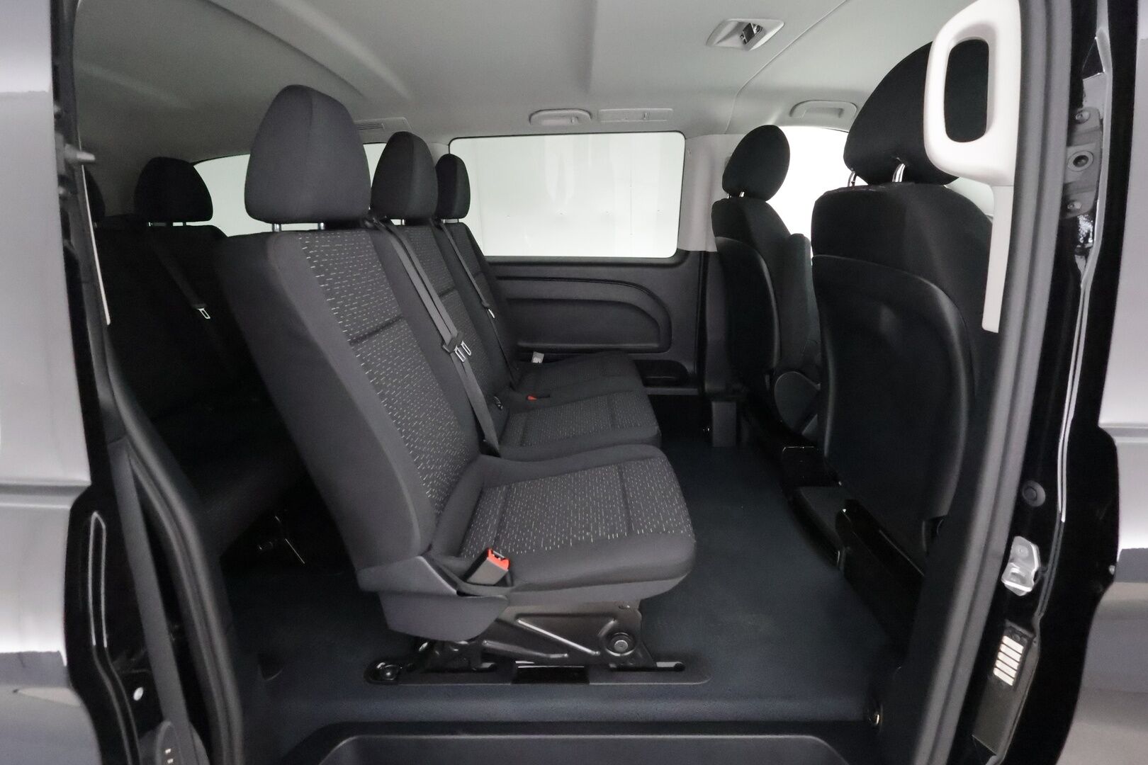 MERCEDES-BENZ VITO 2024 eVito Tourer 129 - 2,99 % KORKOTARJOUS TÄHÄN AUTOON - Facelift / ALV / 8 Paikkainen / Distronic / 360 Kamera / Multibeam LED / Kaistavahti / Navi / Apple&Android / Ratinlämmitin*