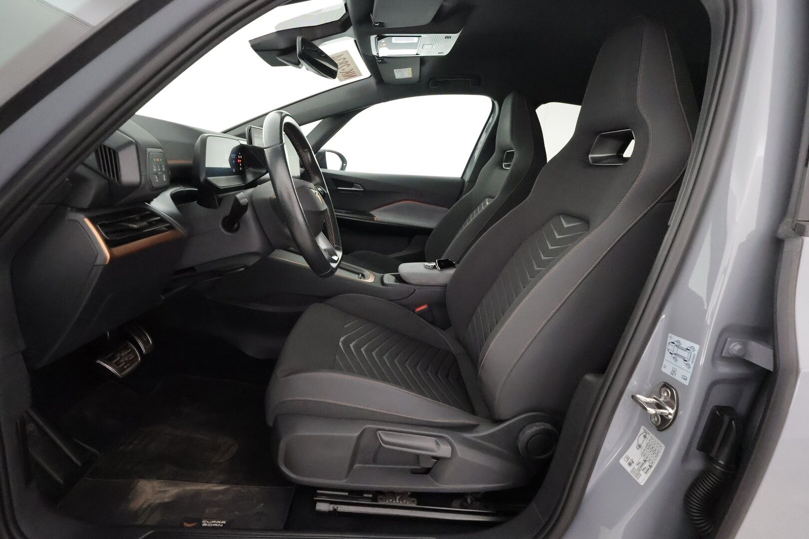 CUPRA BORN 2022 e-Boost 170kW 77 kWh - Lämpöpumppu / Beats Audio / Adapt.Vakkari / Peruutuskamera / Sporttipenkit / Apple&Android / Adapt.LED / KeylessGo / Huippusiisti!