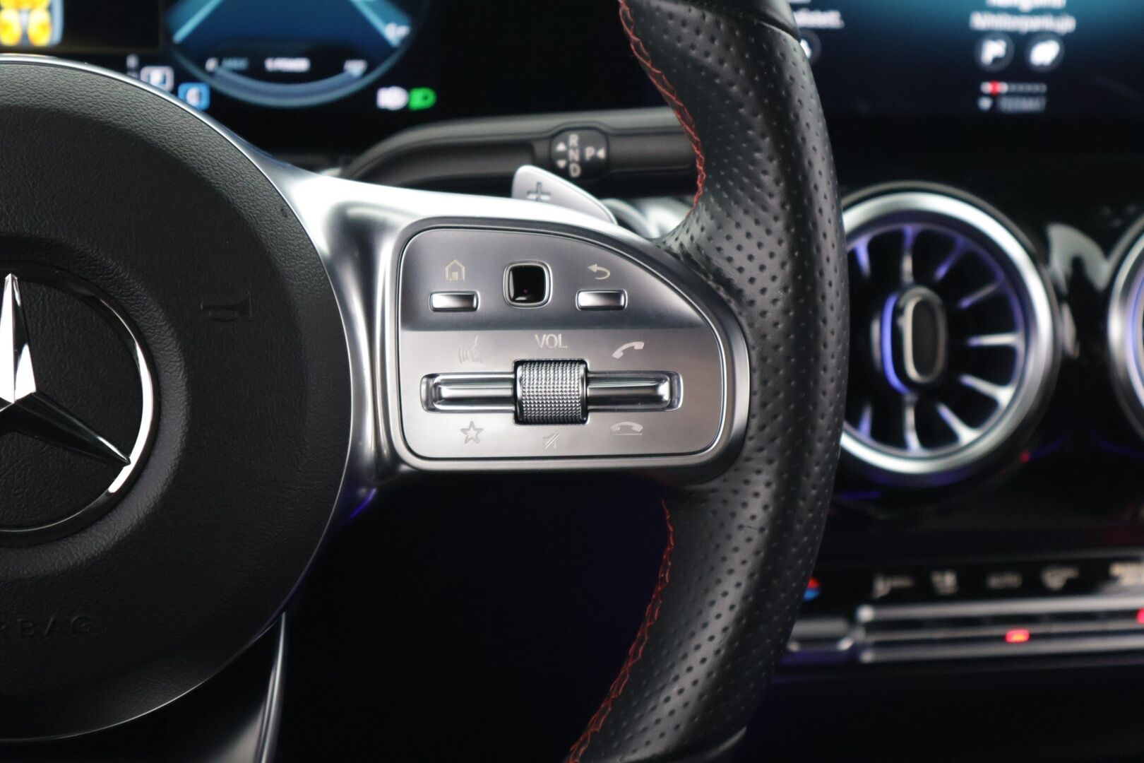 MERCEDES-BENZ EQB 2022 350 4Matic AMG 7-hlö - 3,99 % KORKOTARJOUS TÄHÄN AUTOON - 31.5. ASTI! - *ALV / Distronic+ / 360°-kamera / KeylessGo / HUD / Nightpaketti / 7-paikkainen / Navi / Bliss *