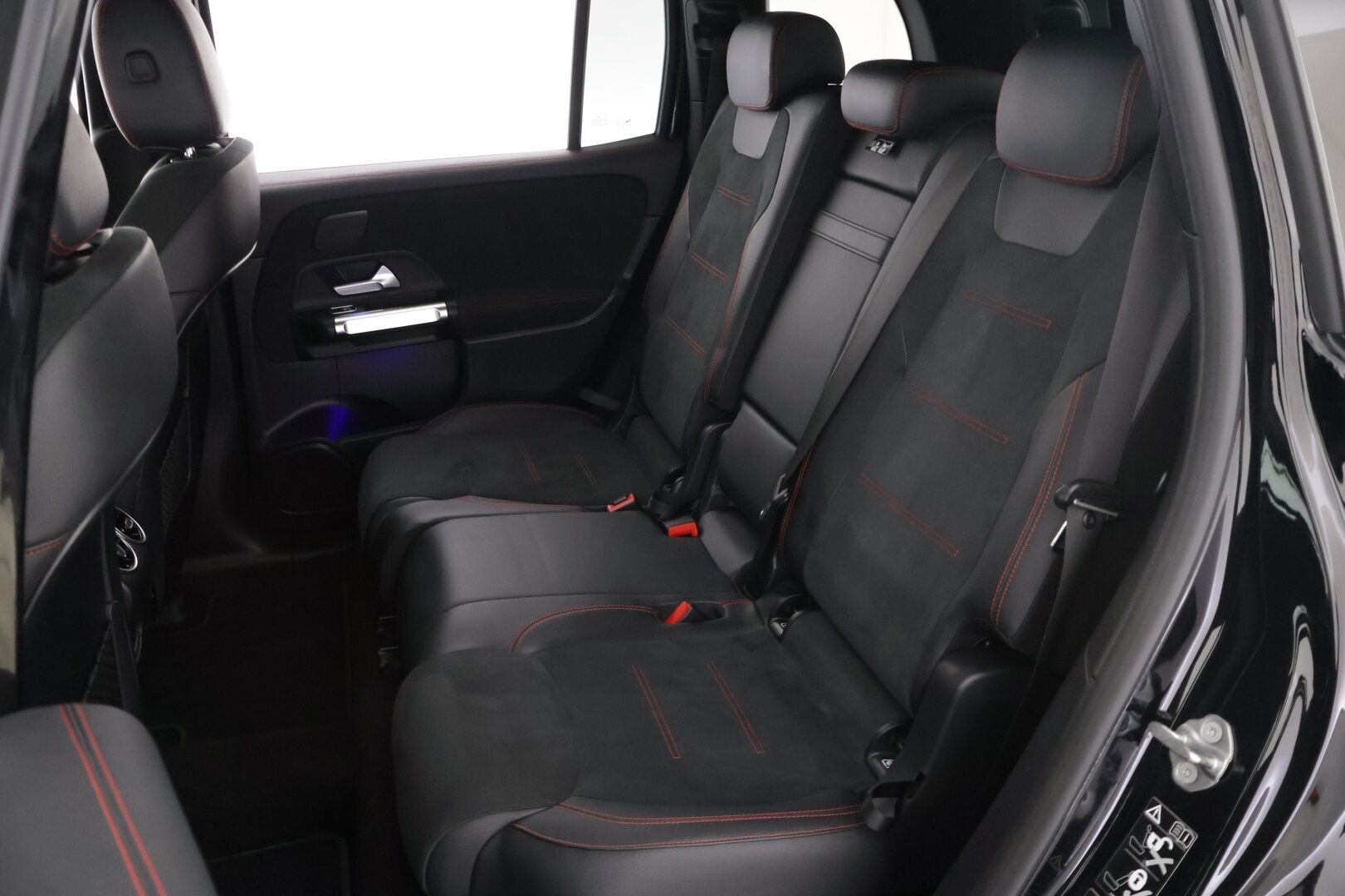 MERCEDES-BENZ EQB 2022 350 4Matic AMG 7-hlö - 3,99 % KORKOTARJOUS TÄHÄN AUTOON - 31.5. ASTI! - *ALV / Distronic+ / 360°-kamera / KeylessGo / HUD / Nightpaketti / 7-paikkainen / Navi / Bliss *