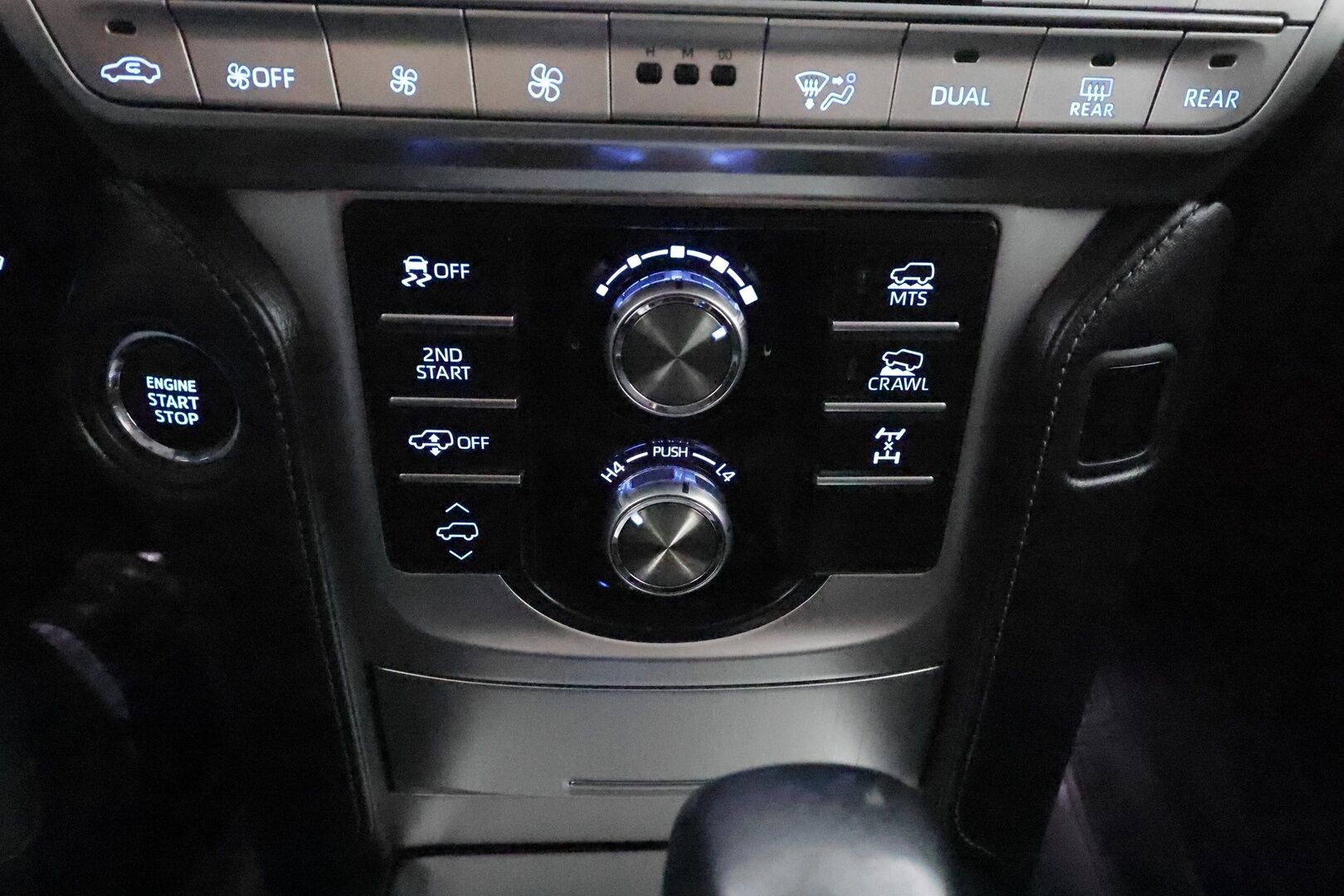 TOYOTA LAND CRUISER 2018 2.8 D-4D 4WD AUT PREMIUM *Webasto / 360 Kamera / ACC / Muistipenkki / Ilma-alusta / Keyless / Koukku / JBL / Nahat* - 2,99 % KORKOTARJOUS TÄHÄN AUTOON - Facelift / 2x Renkaat / Ökymaasturi