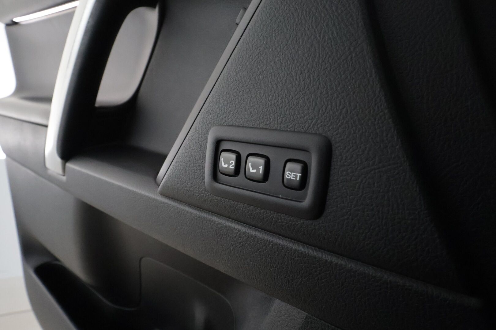 TOYOTA LAND CRUISER 2018 2.8 D-4D 4WD AUT PREMIUM *Webasto / 360 Kamera / ACC / Muistipenkki / Ilma-alusta / Keyless / Koukku / JBL / Nahat* - 2,99 % KORKOTARJOUS TÄHÄN AUTOON - Facelift / 2x Renkaat / Ökymaasturi