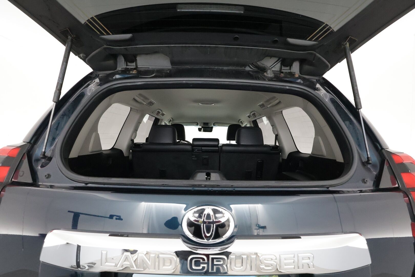 TOYOTA LAND CRUISER 2018 2.8 D-4D 4WD AUT PREMIUM *Webasto / 360 Kamera / ACC / Muistipenkki / Ilma-alusta / Keyless / Koukku / JBL / Nahat* - 2,99 % KORKOTARJOUS TÄHÄN AUTOON - Facelift / 2x Renkaat / Ökymaasturi