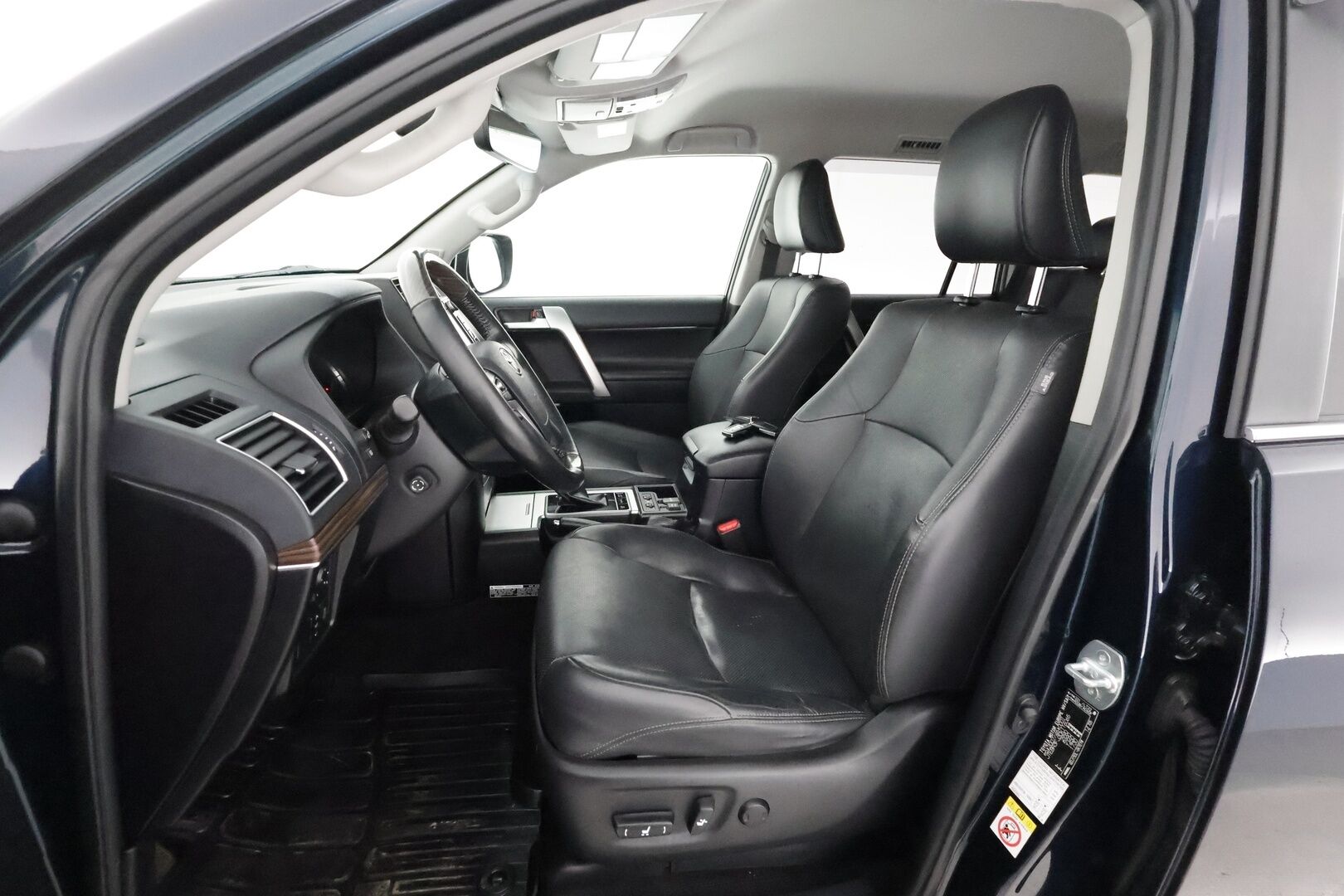 TOYOTA LAND CRUISER 2018 2.8 D-4D 4WD AUT PREMIUM *Webasto / 360 Kamera / ACC / Muistipenkki / Ilma-alusta / Keyless / Koukku / JBL / Nahat* - 2,99 % KORKOTARJOUS TÄHÄN AUTOON - Facelift / 2x Renkaat / Ökymaasturi