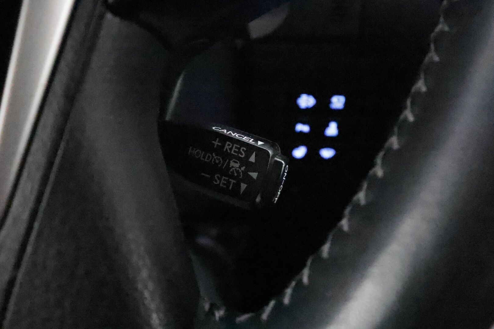 TOYOTA LAND CRUISER 2018 2,8 D-4D 4WD Premium Aut. 5-Paikkainen - Webasto / Facelift / Adapt.Vakkari / Navi / JBL / Ilma-Alusta / 360-Kamera / Vetokoukku / Ilmastoidut Nahat / Supervarusteltu!!