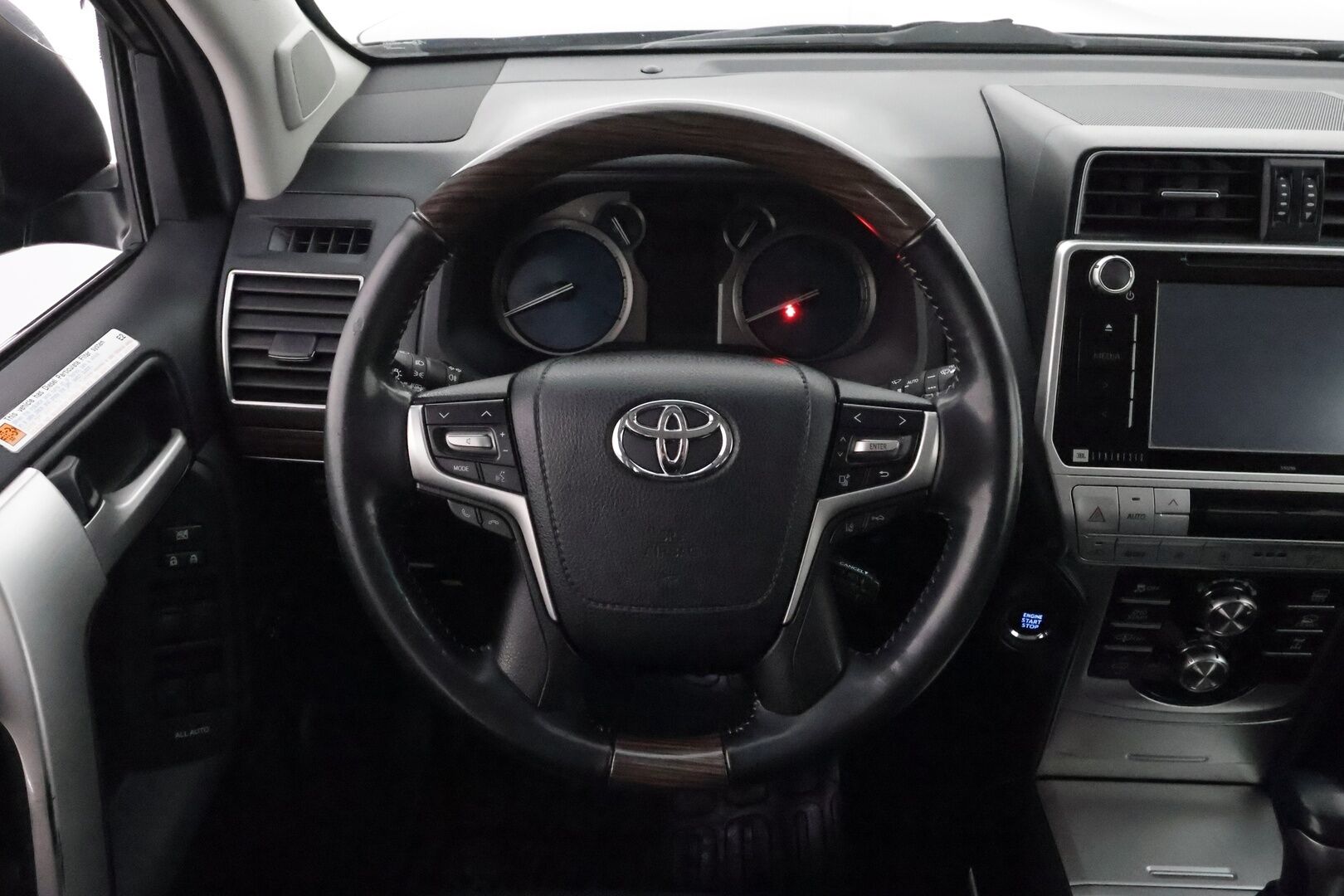 TOYOTA LAND CRUISER 2018 2.8 D-4D 4WD AUT PREMIUM *Webasto / 360 Kamera / ACC / Muistipenkki / Ilma-alusta / Keyless / Koukku / JBL / Nahat* - 2,99 % KORKOTARJOUS TÄHÄN AUTOON - Facelift / 2x Renkaat / Ökymaasturi