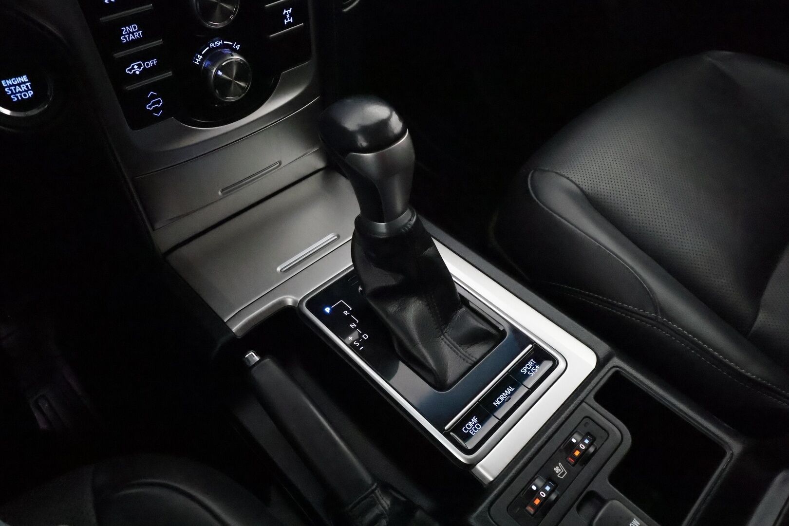 TOYOTA LAND CRUISER 2018 2.8 D-4D 4WD AUT PREMIUM *Webasto / 360 Kamera / ACC / Muistipenkki / Ilma-alusta / Keyless / Koukku / JBL / Nahat* - 2,99 % KORKOTARJOUS TÄHÄN AUTOON - Facelift / 2x Renkaat / Ökymaasturi