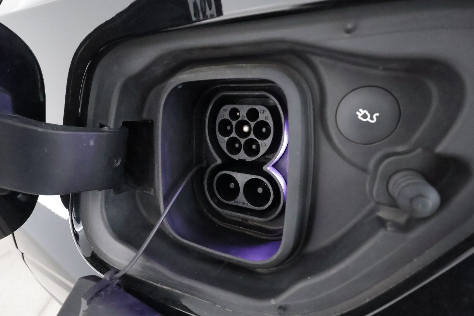 POLESTAR 2 2022 Long Range AWD / Pilot / Plus / Harman&Kardon / Adapt.vak / Pixel LED / Lämpöpumppu / 360 kamera - 3,99 % KORKOTARJOUS TÄHÄN AUTOON - BLIS / Esilämmitys / Ratinlämmitin / Vetokoukku mahdollisuus 
