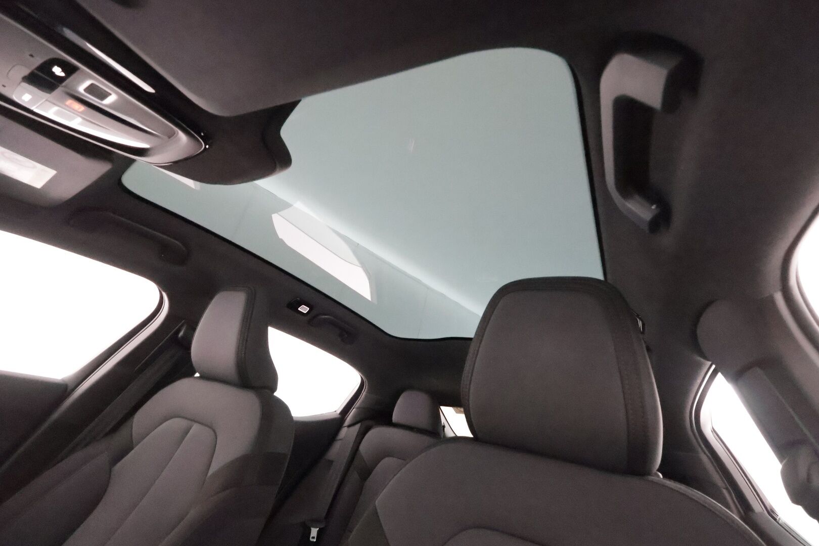 POLESTAR 2 2022 Long Range AWD 78 Pilot&Plus **Adapt.vakkari / Pixel LED / Lämpöpumppu / 360 kamera H&K ** - 3,99 % KORKOTARJOUS TÄHÄN AUTOON - Keyless / Apple&Android 