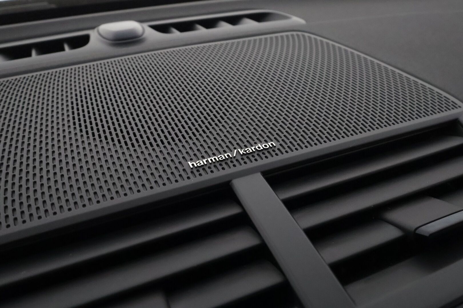 POLESTAR 2 2022 Long Range AWD 78 Pilot&Plus **Adapt.vakkari / Pixel LED / Lämpöpumppu / 360 kamera H&K ** - 3,99 % KORKOTARJOUS TÄHÄN AUTOON - Keyless / Apple&Android 