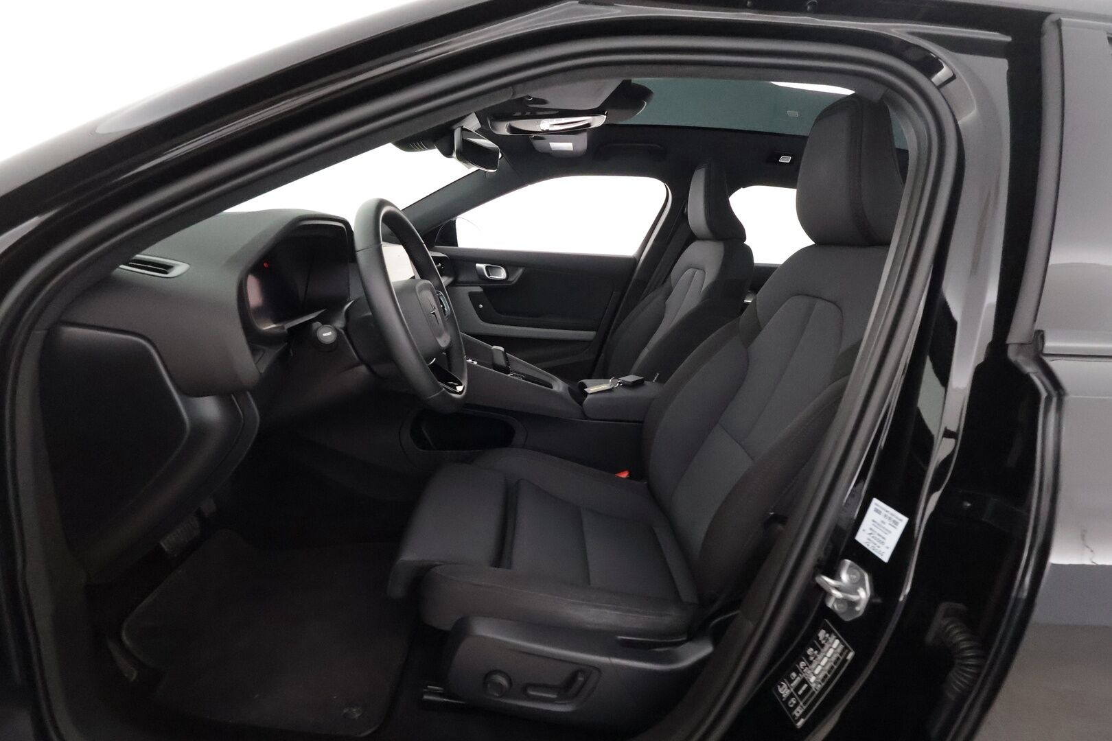 POLESTAR 2 2022 Long Range AWD 78 Pilot&Plus **Adapt.vakkari / Pixel LED / Lämpöpumppu / 360 kamera H&K ** - 3,99 % KORKOTARJOUS TÄHÄN AUTOON - Keyless / Apple&Android 