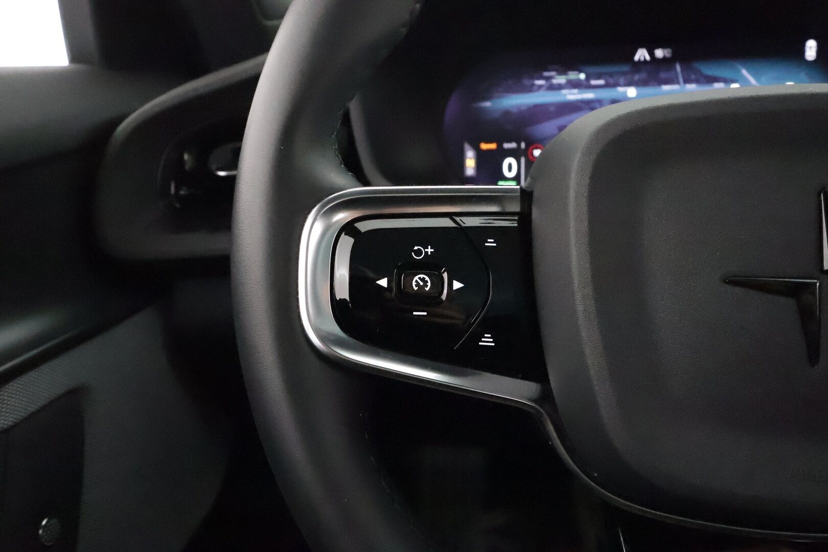 POLESTAR 2 2022 Long Range AWD 78 Pilot&Plus **Adapt.vakkari / Pixel LED / Lämpöpumppu / 360 kamera H&K ** - 3,99 % KORKOTARJOUS TÄHÄN AUTOON - Keyless / Apple&Android 