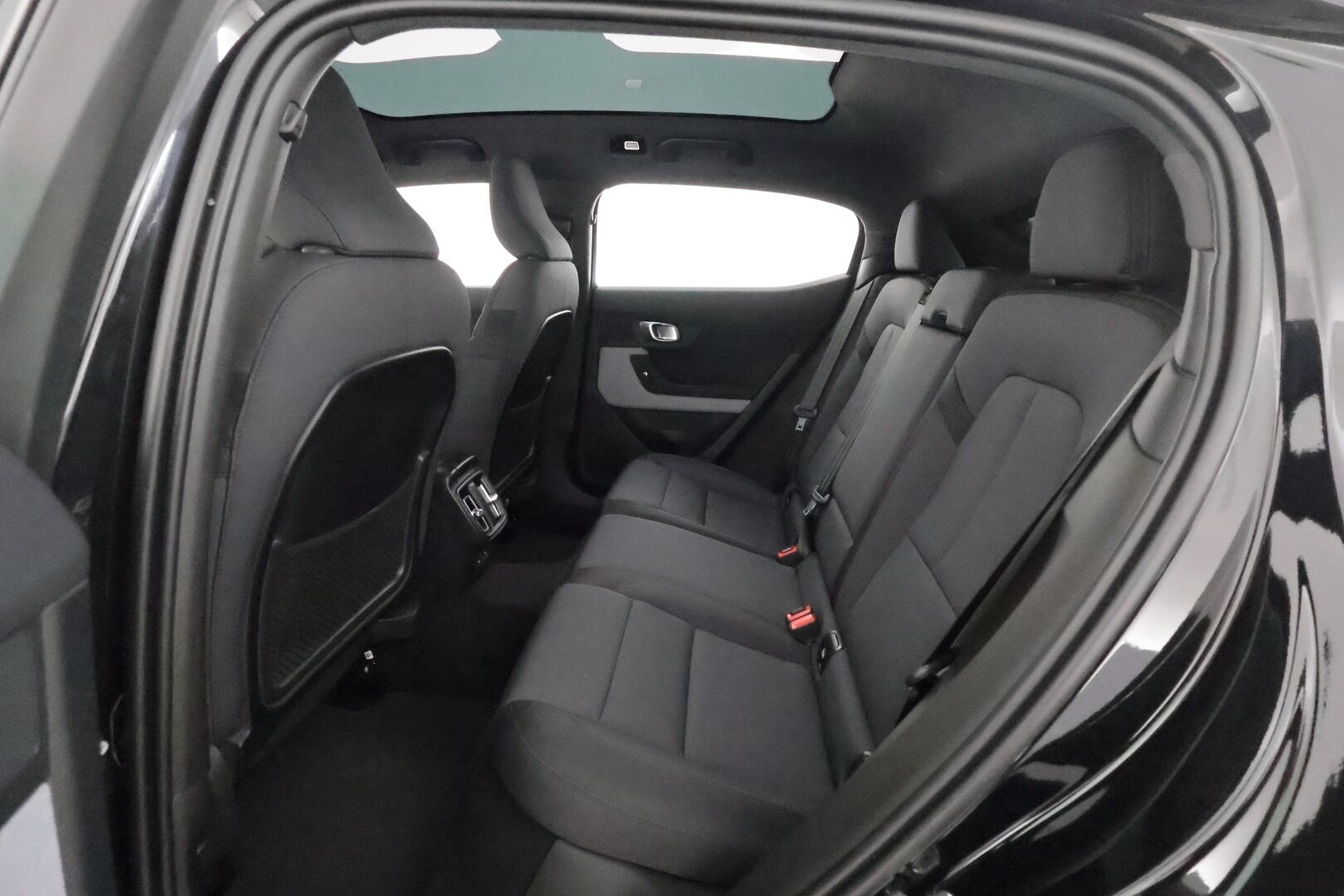 POLESTAR 2 2022 Long Range AWD 78 Pilot&Plus **Adapt.vakkari / Pixel LED / Lämpöpumppu / 360 kamera H&K ** - 3,99 % KORKOTARJOUS TÄHÄN AUTOON - Keyless / Apple&Android 