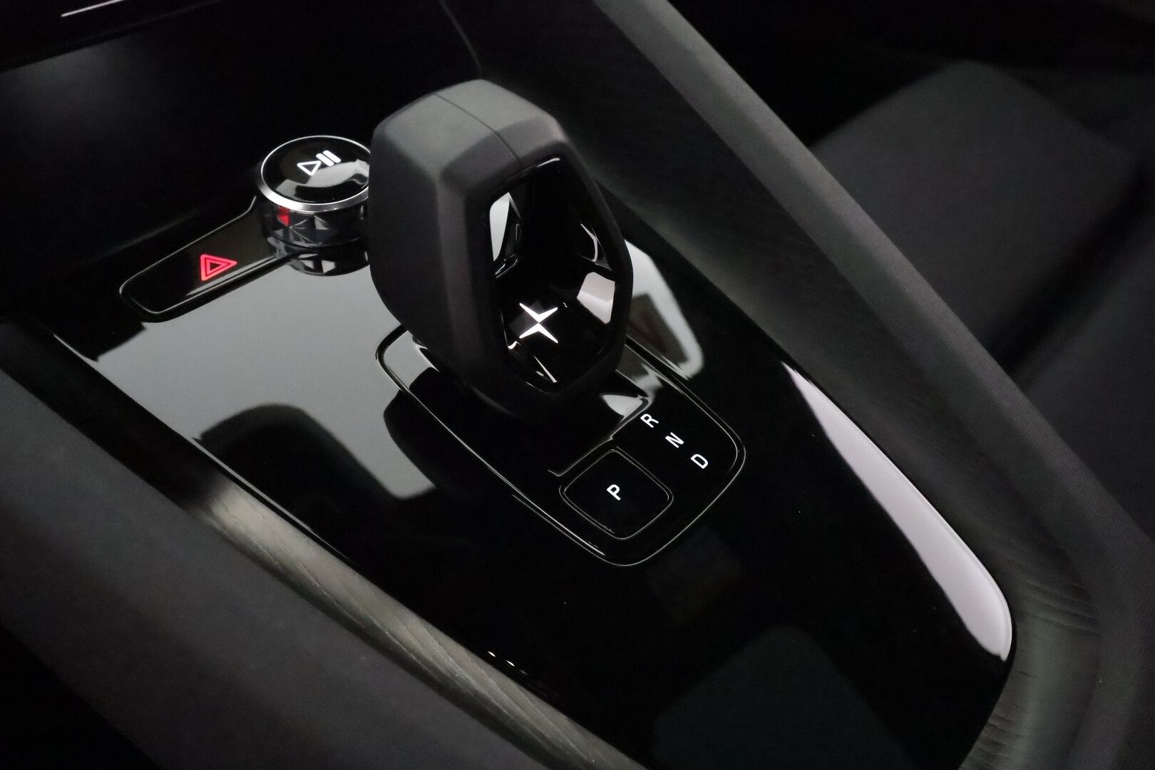 POLESTAR 2 2022 Long Range AWD 78 Pilot&Plus **Adapt.vakkari / Pixel LED / Lämpöpumppu / 360 kamera H&K ** - 3,99 % KORKOTARJOUS TÄHÄN AUTOON - Keyless / Apple&Android 