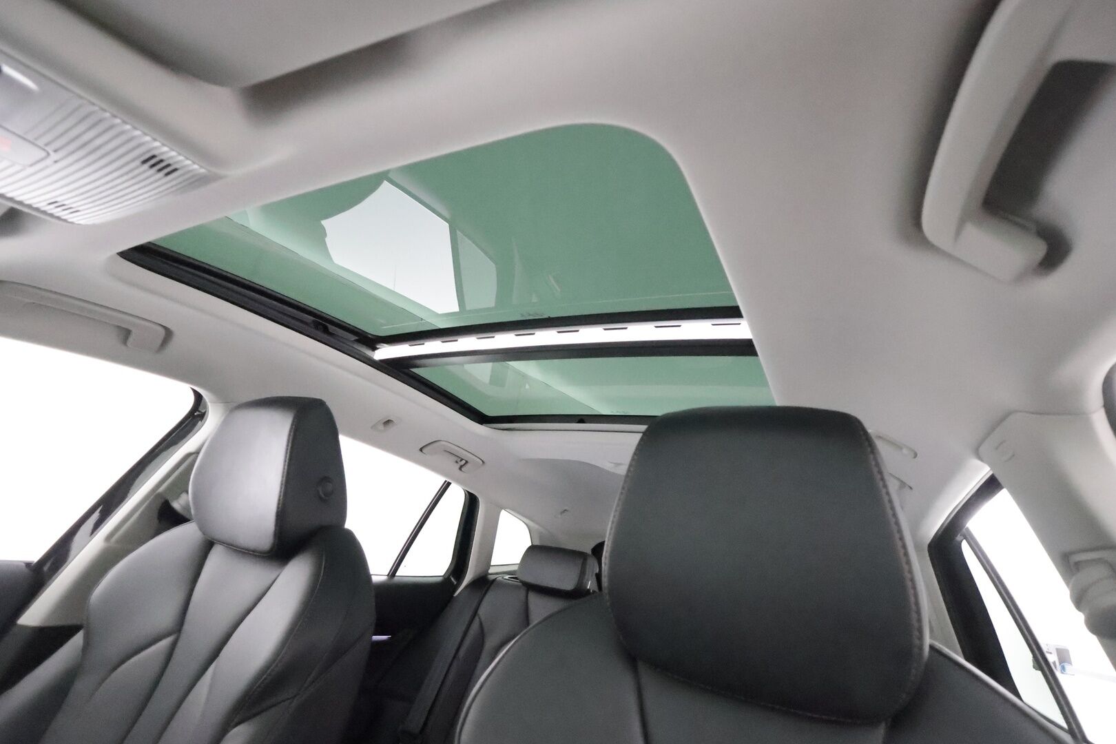 SKODA ENYAQ 2022 iV80 ** Panorama / Lämpöpumppu / Koukku / Matrix-LED / Adapt. Vakkari ** - 3,99 % KORKOTARJOUS TÄHÄN AUTOON - Kahdet renkaat!