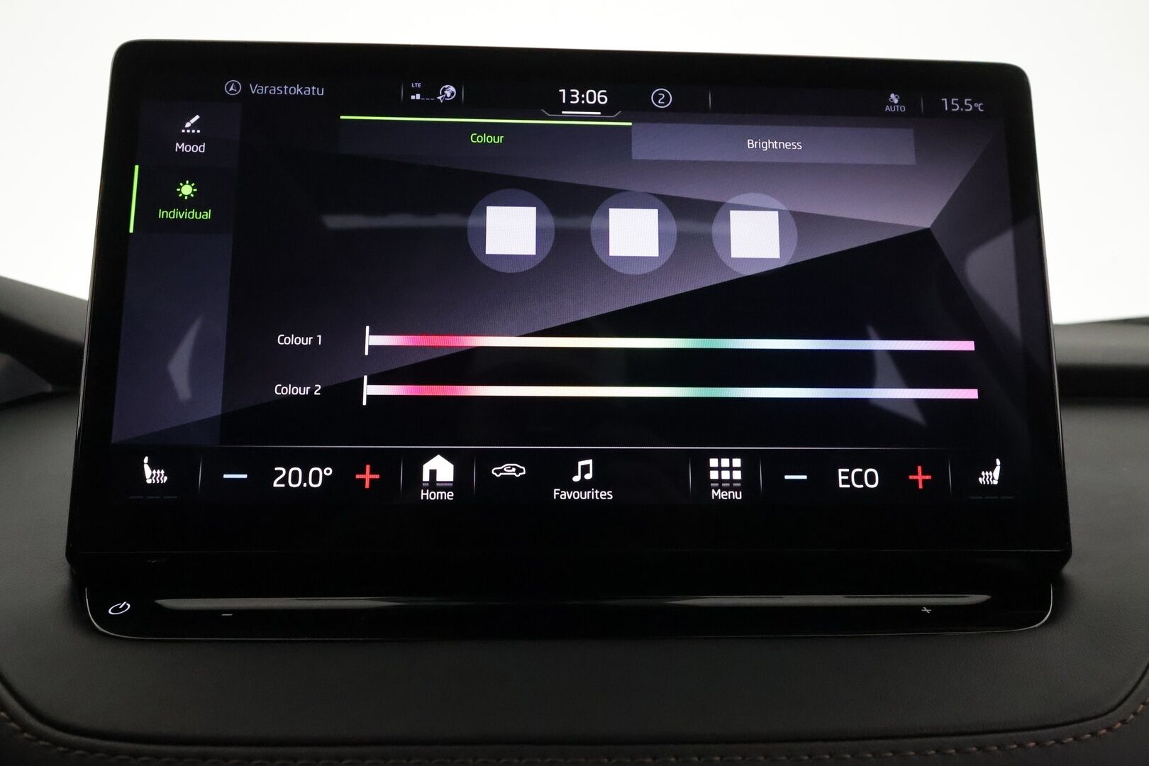 SKODA ENYAQ 2022 iV80 ** Panorama / Lämpöpumppu / Koukku / Matrix-LED / Adapt. Vakkari ** - 3,99 % KORKOTARJOUS TÄHÄN AUTOON - Kahdet renkaat!