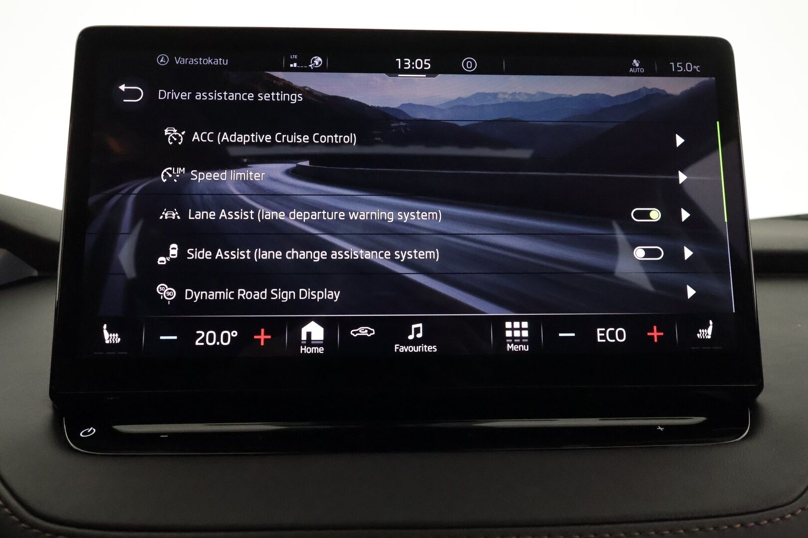 SKODA ENYAQ 2022 iV80 ** Panorama / Lämpöpumppu / Koukku / Matrix-LED / Adapt. Vakkari ** - 3,99 % KORKOTARJOUS TÄHÄN AUTOON - Kahdet renkaat!