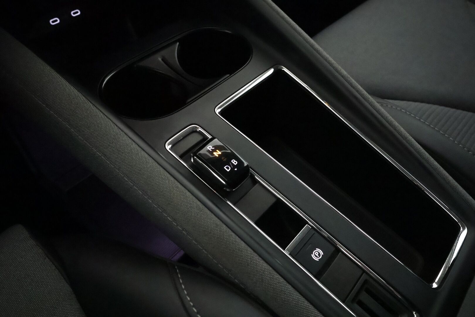 SKODA ENYAQ 2021 iV80 *Lämpöpumppu / Koukku / Muistipenkki / ACC / Matrix LED / P.kamera / Keyless* - Merkkihuollettu / Siisti kunto / Hyvät varusteet / 2x renkaat & vanteet