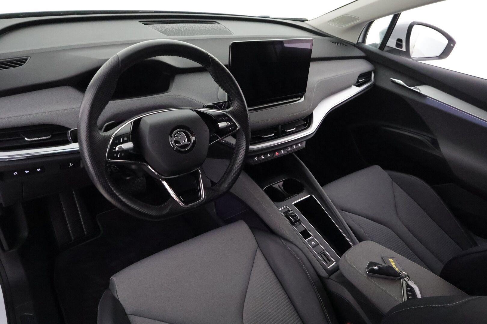 SKODA ENYAQ 2021 iV80 - Lämpöpumppu / Koukku / Adapt. vakkari / Matrix LED / P.kamera / Keyless / Apple&Android / Tulossa toimipisteeseen!