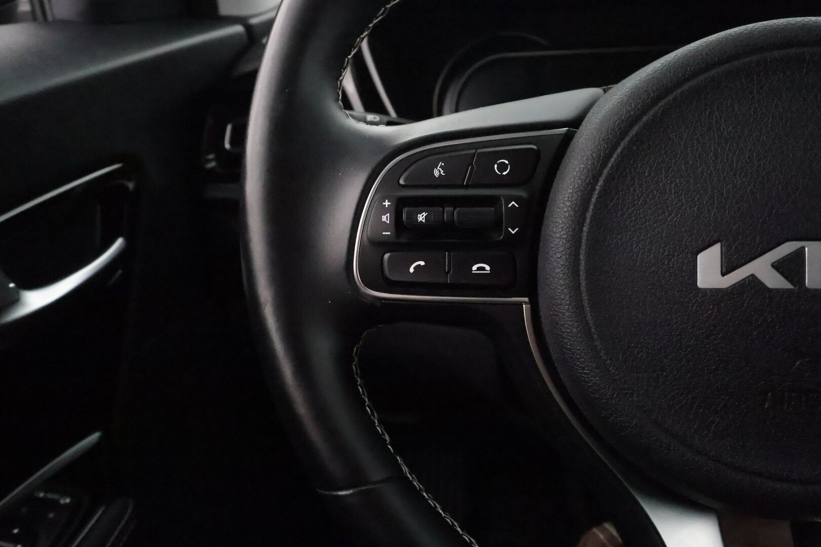 KIA NIRO 2022 64kWh 150kW Vision - Adapt. Vakkari / P. Kamera / Navi / Kaistavahti / Apple&Android / KeylessGO / 2x Renkaat / 