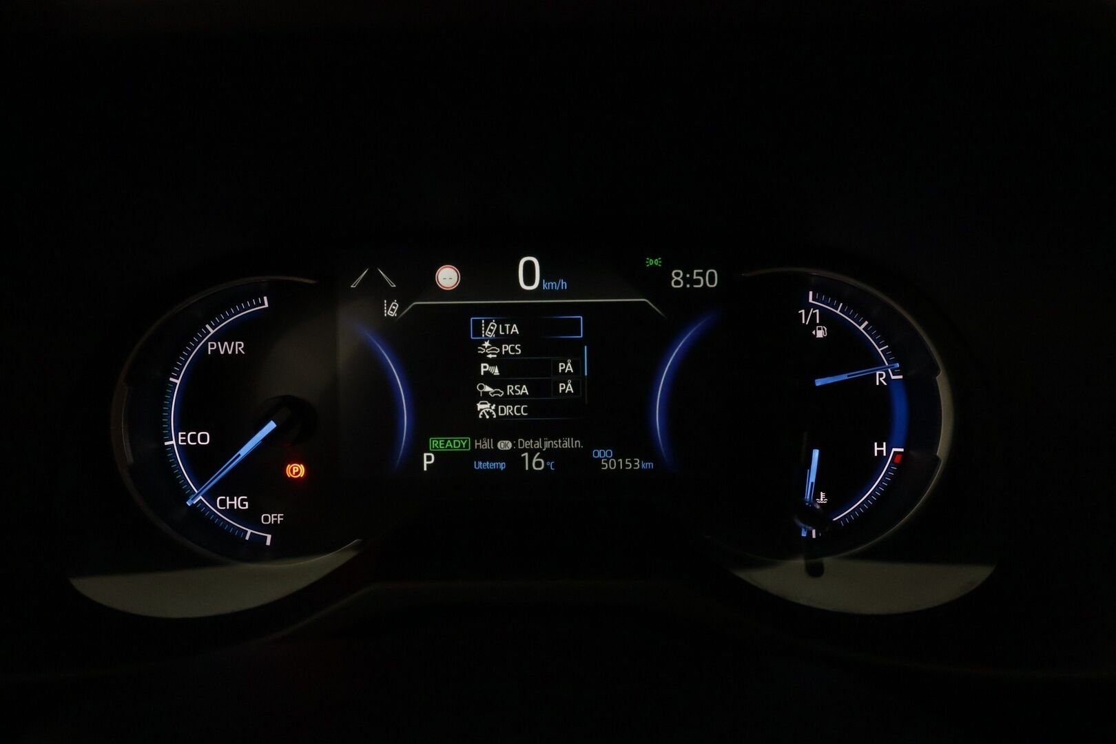 TOYOTA RAV4 2022 Hybrid 2,5 AWD-i Style *Adapt.vakkari / Facelift / P-Kamera / Puolinahat / Keyless / Apple&Android / Rattilämmitin* - 3,99 % KORKOTARJOUS TÄHÄN AUTOON - *Merkkihuollot / Kahdet näyttävät vanteet / Upea väritys!*