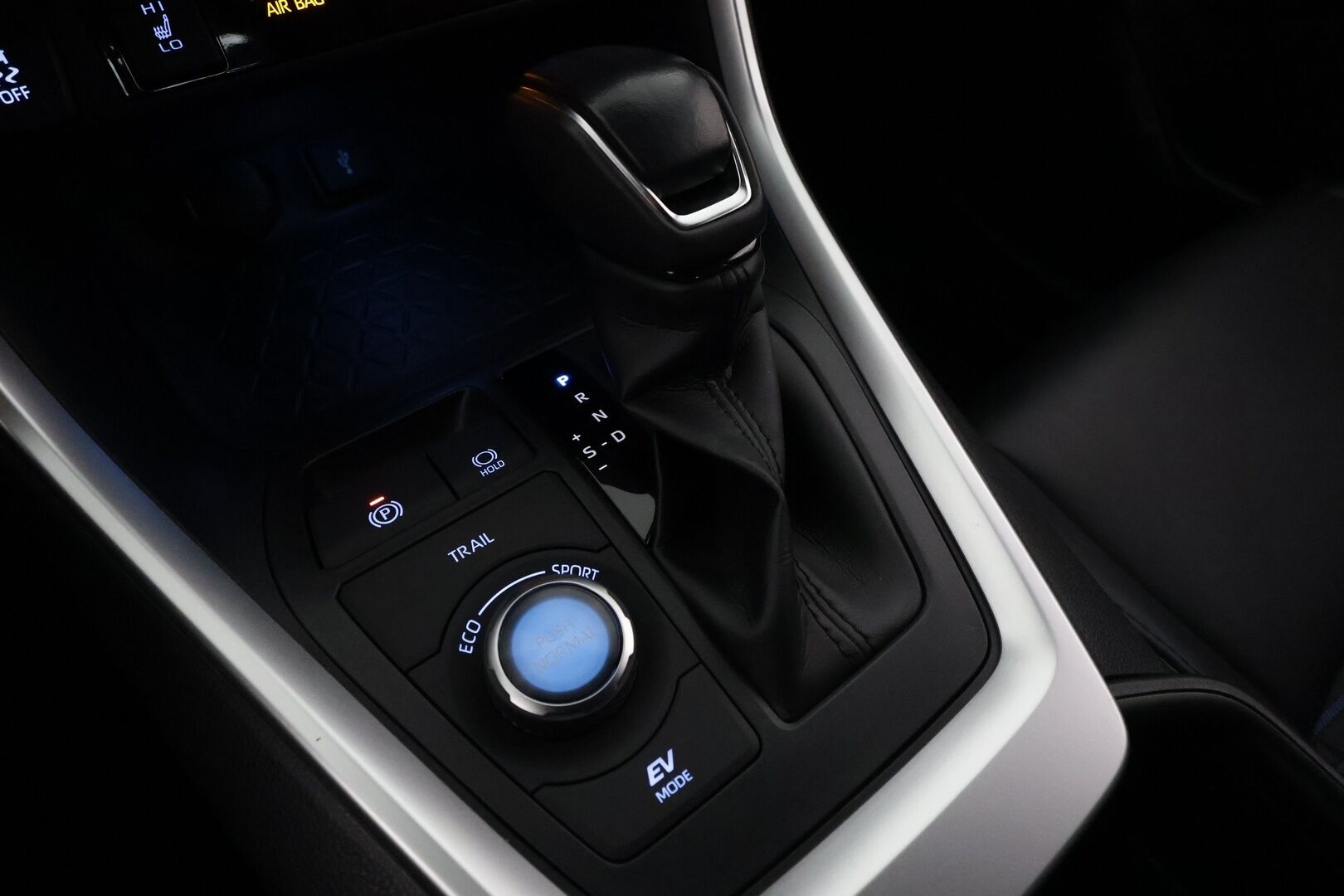 TOYOTA RAV4 2022 Hybrid 2,5 AWD-i Style *Adapt.vakkari / Facelift / P-Kamera / Puolinahat / Keyless / Apple&Android / Rattilämmitin* - 3,99 % KORKOTARJOUS TÄHÄN AUTOON - *Merkkihuollot / Kahdet näyttävät vanteet / Upea väritys!*