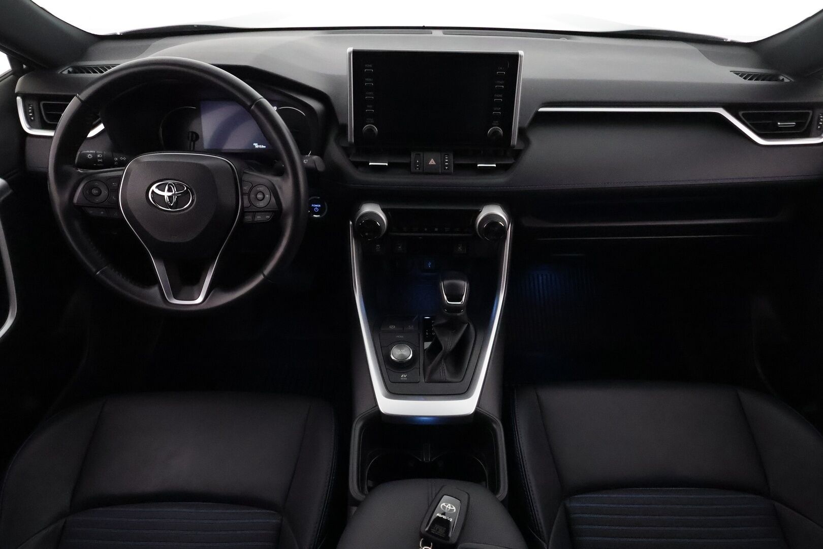 TOYOTA RAV4 2022 Hybrid 2,5 AWD-i Style *Adapt.vakkari / Facelift / P-Kamera / Puolinahat / Keyless / Apple&Android / Rattilämmitin* - 3,99 % KORKOTARJOUS TÄHÄN AUTOON 31.8. ASTI! - *Merkkihuollot / Kahdet näyttävät vanteet / Upea väritys!*