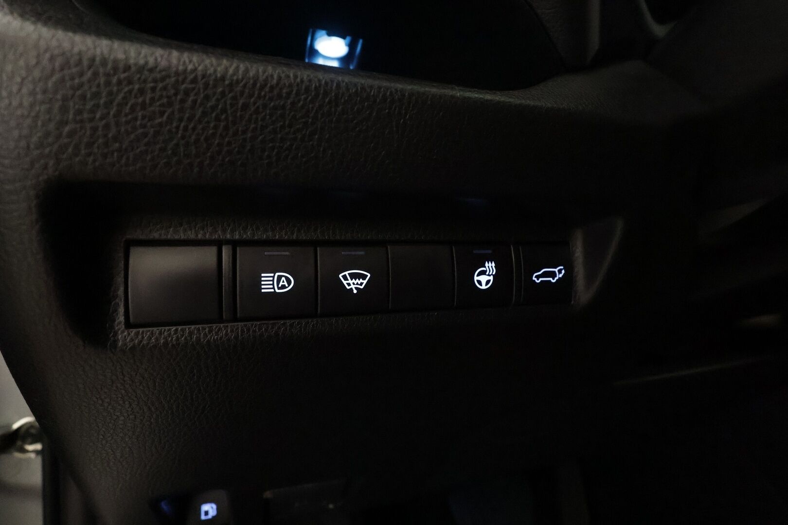 TOYOTA RAV4 2022 Hybrid 2,5 AWD-i Style *Adapt.vakkari / Facelift / P-Kamera / Puolinahat / Keyless / Apple&Android / Rattilämmitin* - 3,99 % KORKOTARJOUS TÄHÄN AUTOON - *Merkkihuollot / Kahdet näyttävät vanteet / Upea väritys!*