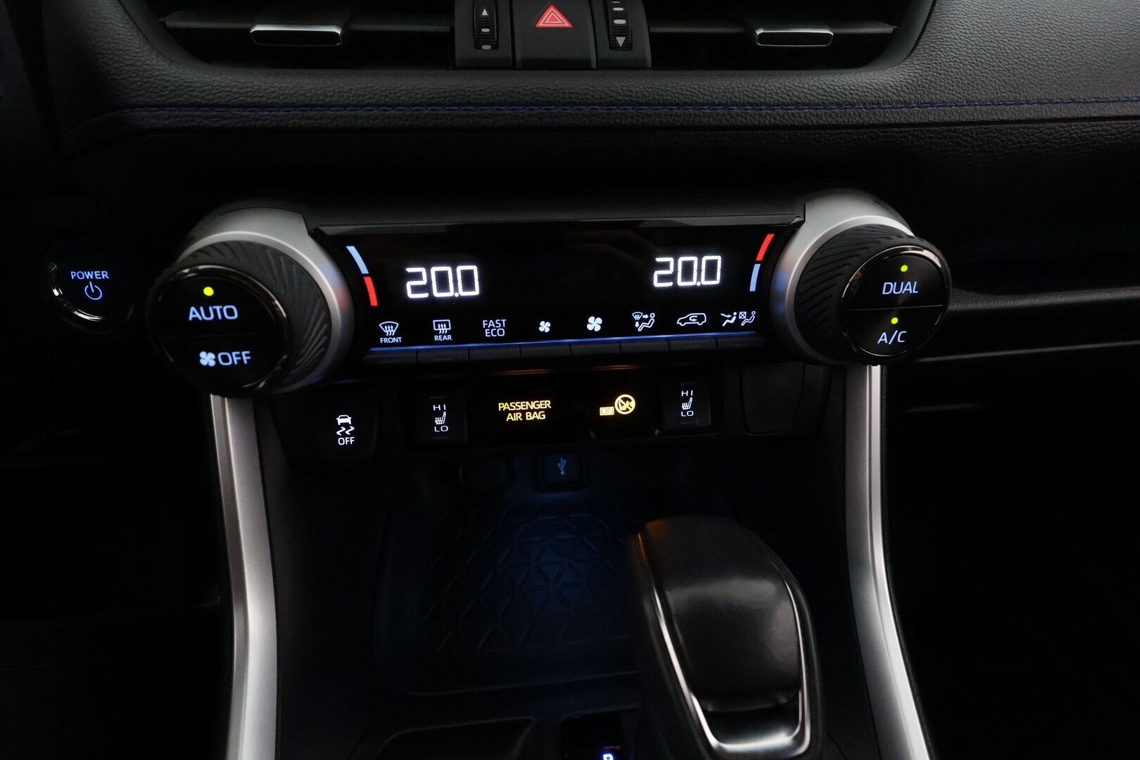 TOYOTA RAV4 2022 Hybrid 2,5 AWD-i Style *Adapt.vakkari / Facelift / P-Kamera / Puolinahat / Keyless / Apple&Android / Rattilämmitin* - 3,99 % KORKOTARJOUS TÄHÄN AUTOON - *Merkkihuollot / Kahdet näyttävät vanteet / Upea väritys!*