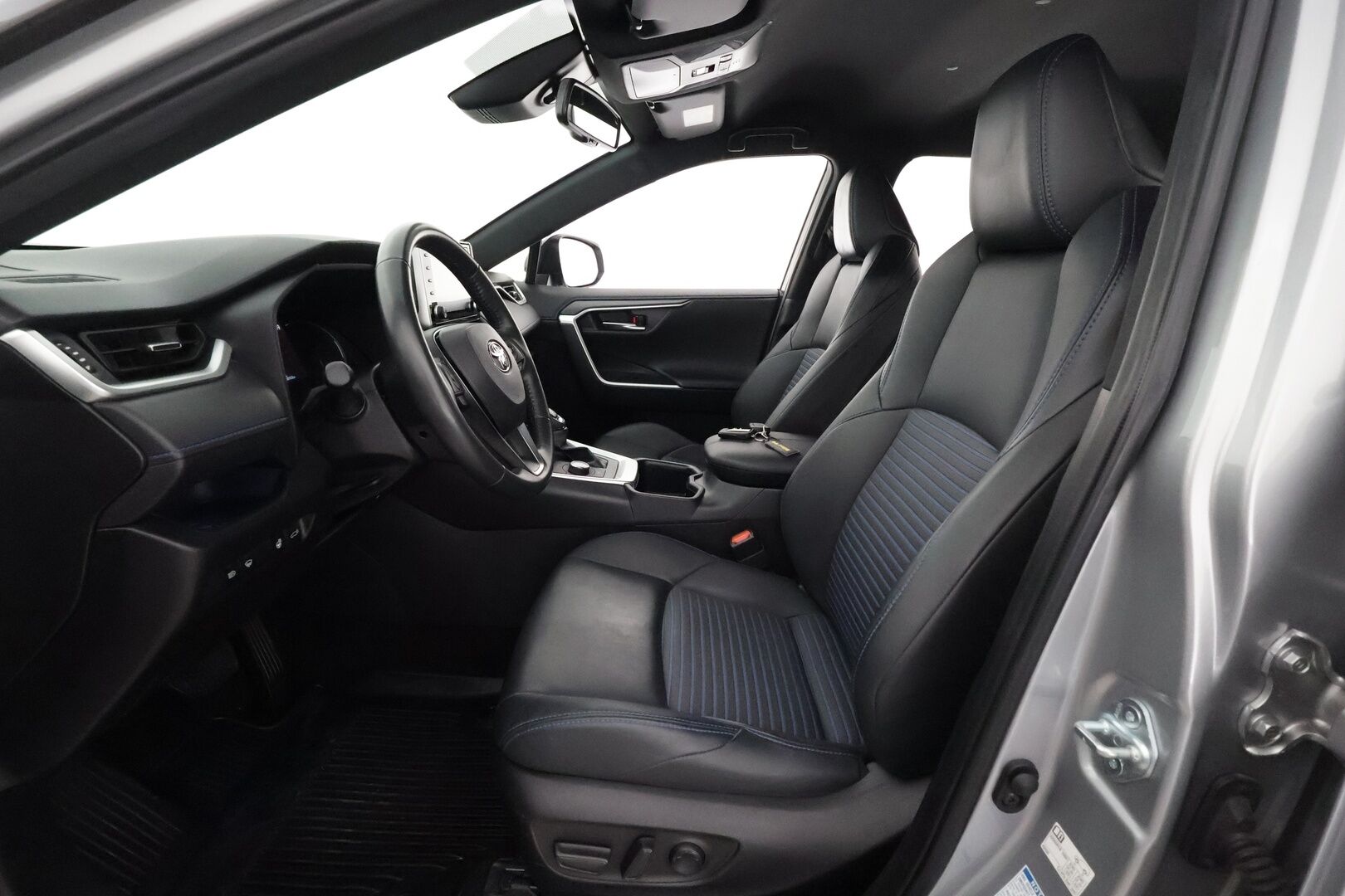 TOYOTA RAV4 2022 Hybrid 2,5 AWD-i Style *Adapt.vakkari / Facelift / P-Kamera / Puolinahat / Keyless / Apple&Android / Rattilämmitin* - 3,99 % KORKOTARJOUS TÄHÄN AUTOON - *Merkkihuollot / Kahdet näyttävät vanteet / Upea väritys!*