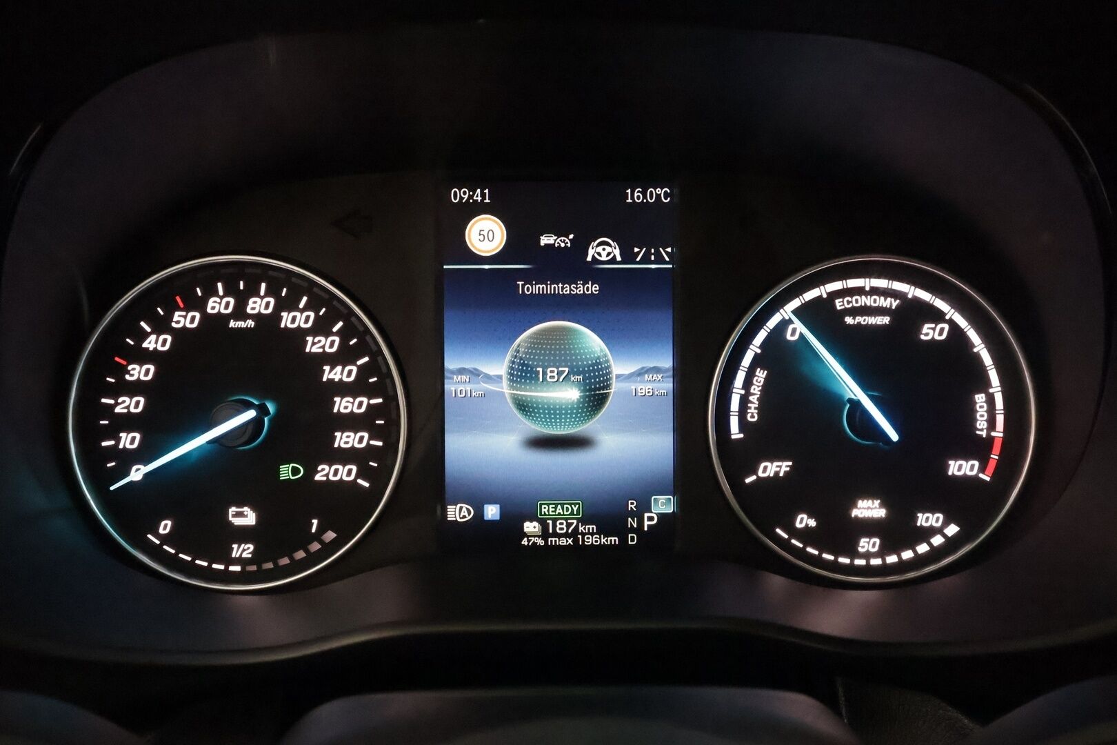 MERCEDES-BENZ VITO 2024 eVito 129 Tourer Pro 8-Paikkainen - 2,99 % KORKOTARJOUS TÄHÄN AUTOON - 8-Paikkainen / ALV / Distronic+ / 360-Kamera / Adapt.LED / Comand Navi / Ratinlämmitys / Facelift / Lisälämmitin / Upea yksilö!