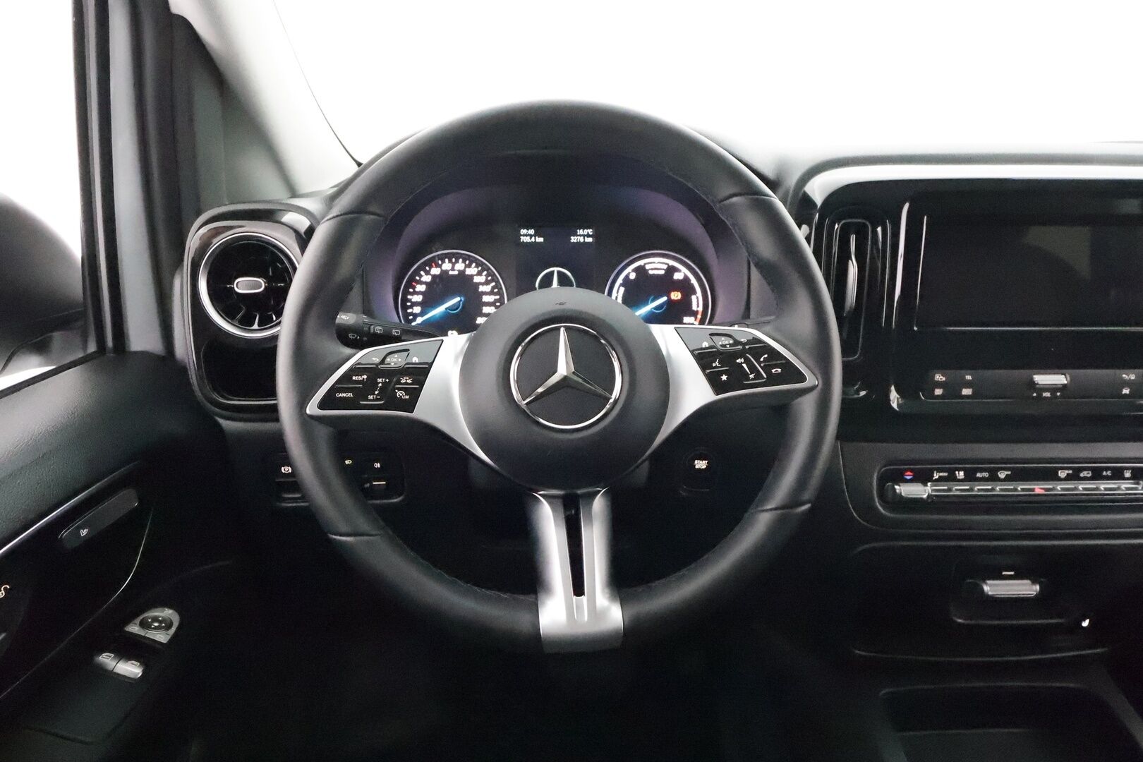 MERCEDES-BENZ VITO 2024 eVito 129 Tourer Pro 8-Paikkainen - 2,99 % KORKOTARJOUS TÄHÄN AUTOON - 8-Paikkainen / ALV / Distronic+ / 360-Kamera / Adapt.LED / Comand Navi / Ratinlämmitys / Facelift / Lisälämmitin / Upea yksilö!