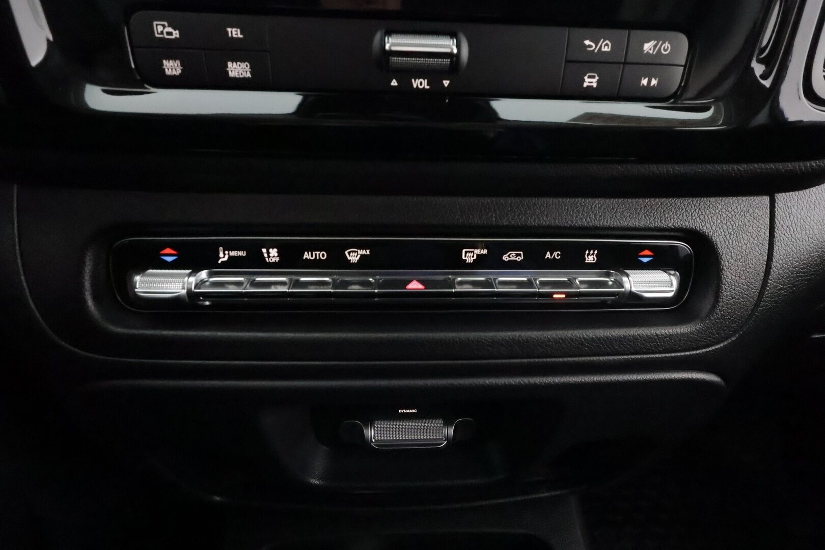 MERCEDES-BENZ VITO 2024 eVito 129 Tourer Pro 8-Paikkainen - 2,99 % KORKOTARJOUS TÄHÄN AUTOON - 8-Paikkainen / ALV / Distronic+ / 360-Kamera / Adapt.LED / Comand Navi / Ratinlämmitys / Facelift / Lisälämmitin / Upea yksilö!