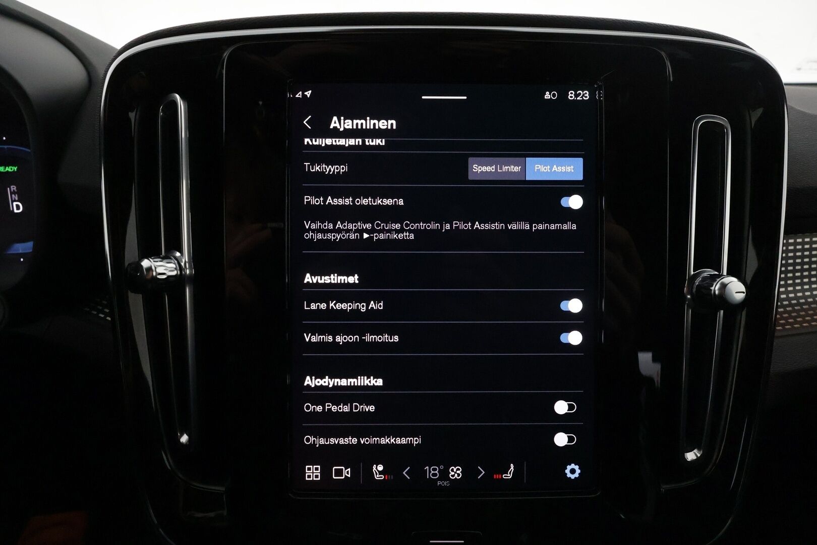 Volvo XC40 2022 Recharge Twin Pro aut - 3,99 % KORKOTARJOUS TÄHÄN AUTOON - Lämpöpumppu / Adapt.Vakkari / Vetokoukku / Harman&Kardon / Panoraama / Nahka-Alcantara Muistipenkki / Adapt.LED / 360-Kamera