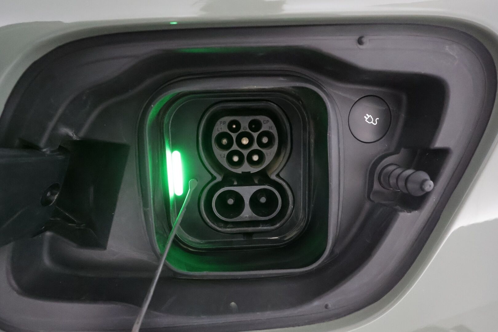 Volvo XC40 2022 Recharge Twin Pro aut - 3,99 % KORKOTARJOUS TÄHÄN AUTOON - Lämpöpumppu / Adapt.Vakkari / Vetokoukku / Harman&Kardon / Panoraama / Nahka-Alcantara Muistipenkki / Adapt.LED / 360-Kamera