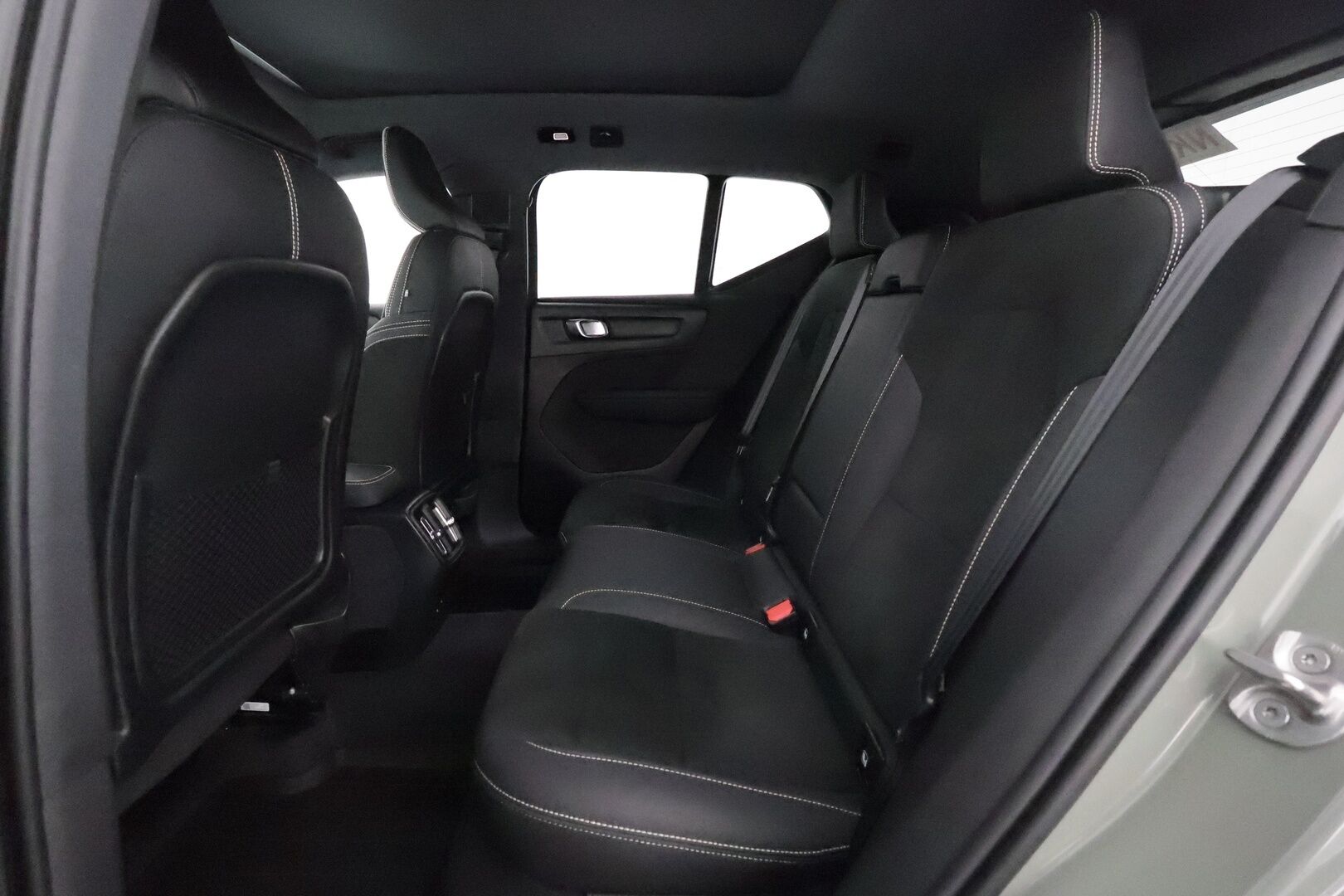Volvo XC40 2022 Recharge Twin Pro aut - 3,99 % KORKOTARJOUS TÄHÄN AUTOON - Lämpöpumppu / Adapt.Vakkari / Vetokoukku / Harman&Kardon / Panoraama / Nahka-Alcantara Muistipenkki / Adapt.LED / 360-Kamera